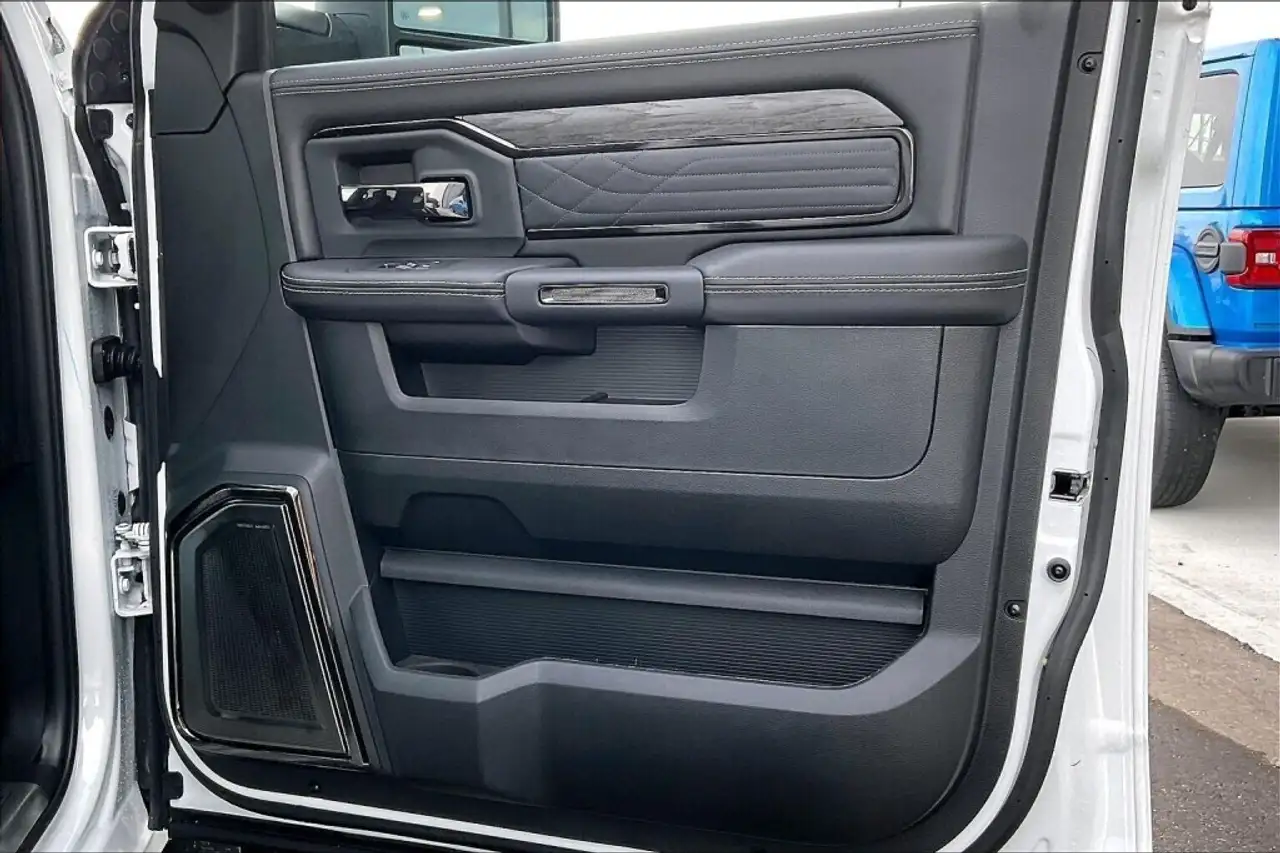 RAM 3500 снимка RAM 3500