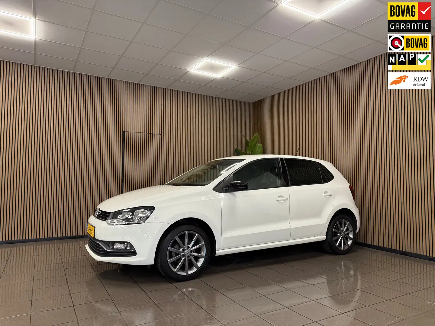 Volkswagen Polo 1.2 TSI First Edition * Trekhaak / LM Velgen / Cru Wit - 1