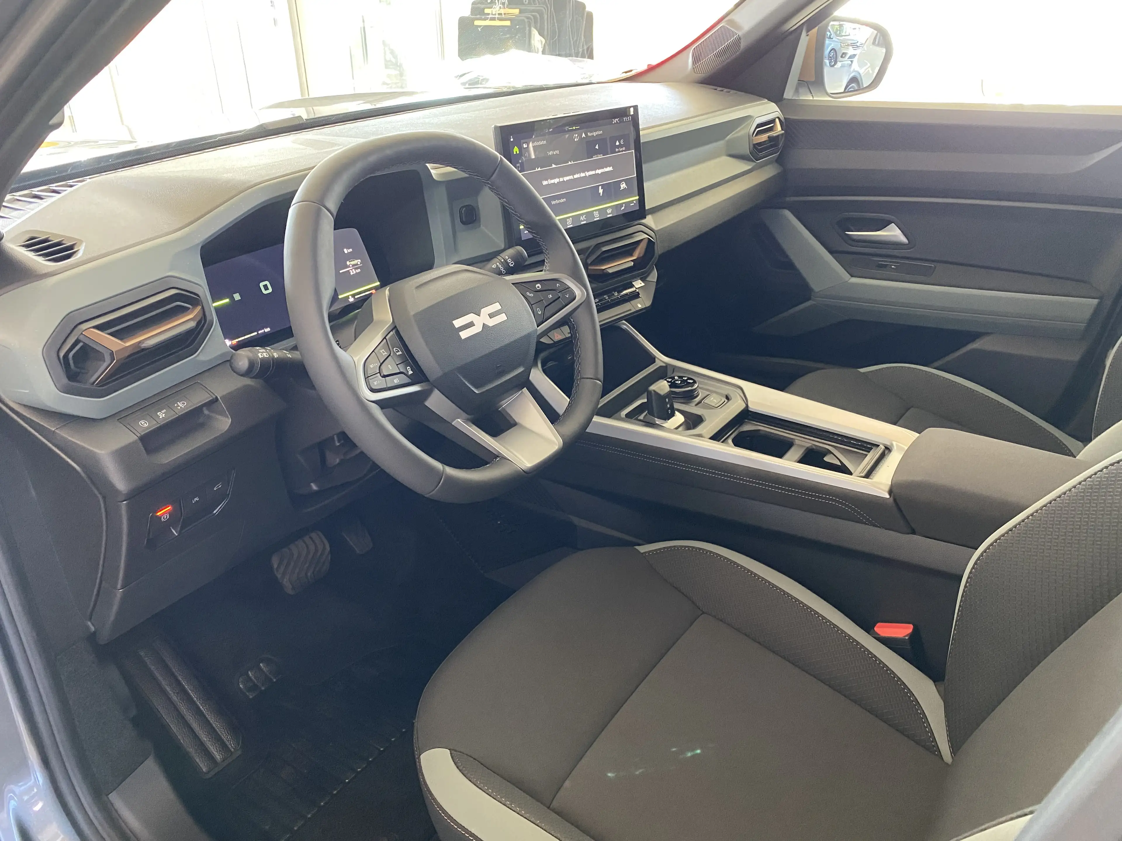 Dacia Bigster Hybrid-G 150 Extreme 4x4 — photo 11