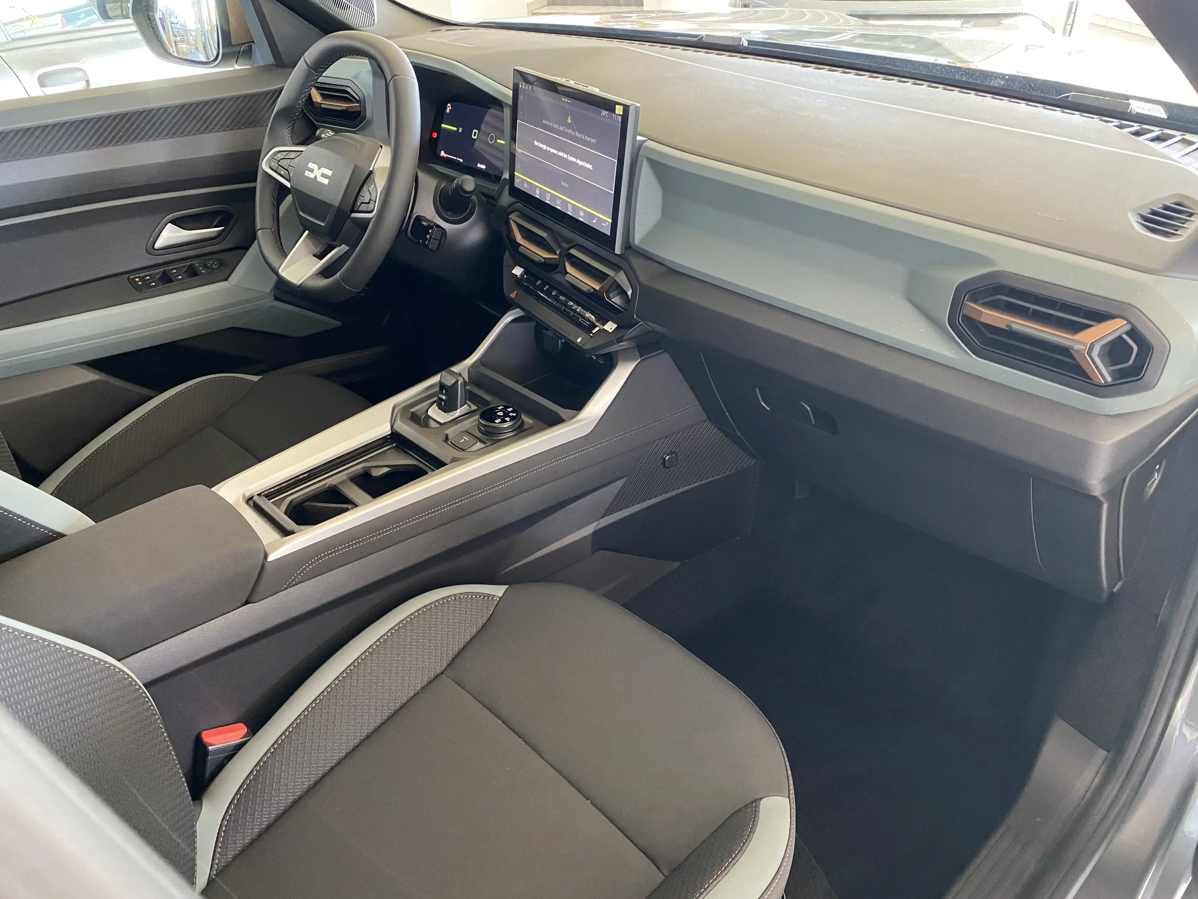 Dacia Bigster Hybrid-G 150 Extreme 4x4 — photo 12