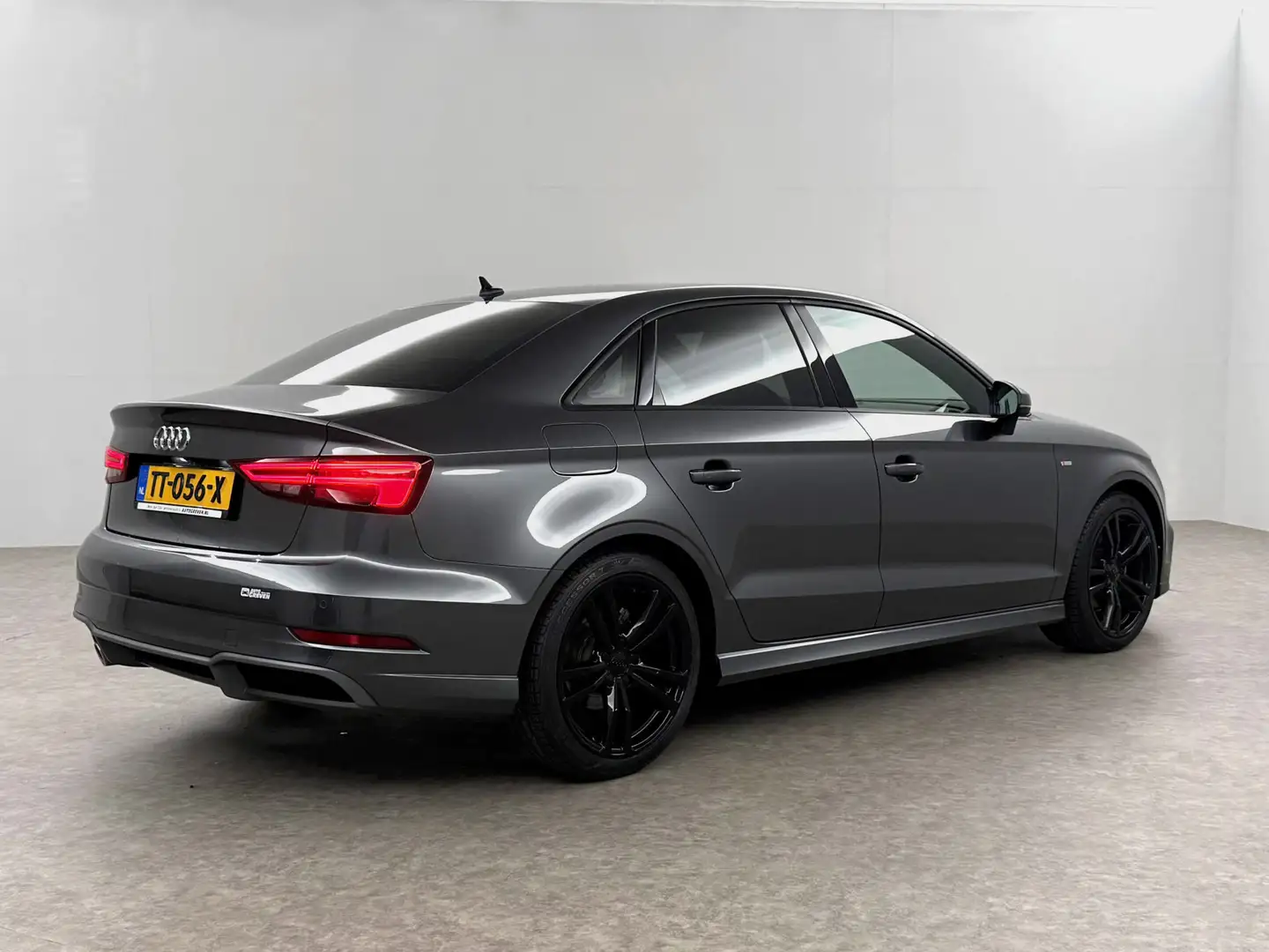 Audi A3 Limousine 30 TFSI S-line Automaat LED Clima Cruise Gris - 2