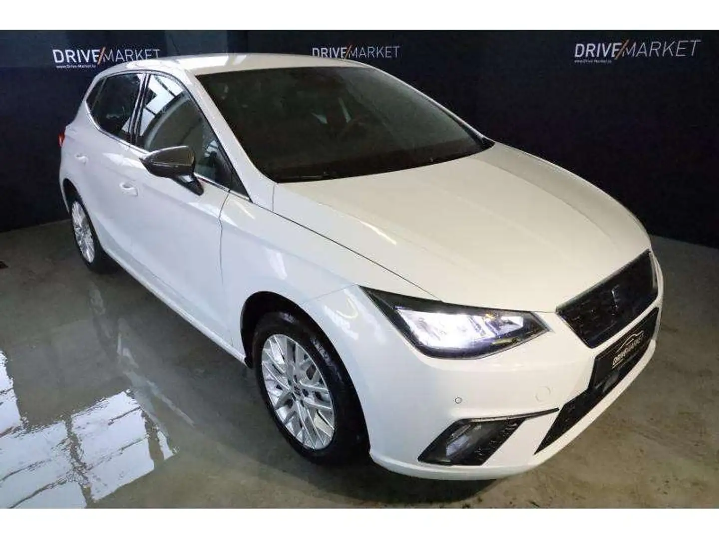 SEAT Ibiza Xcellence Blanc - 1
