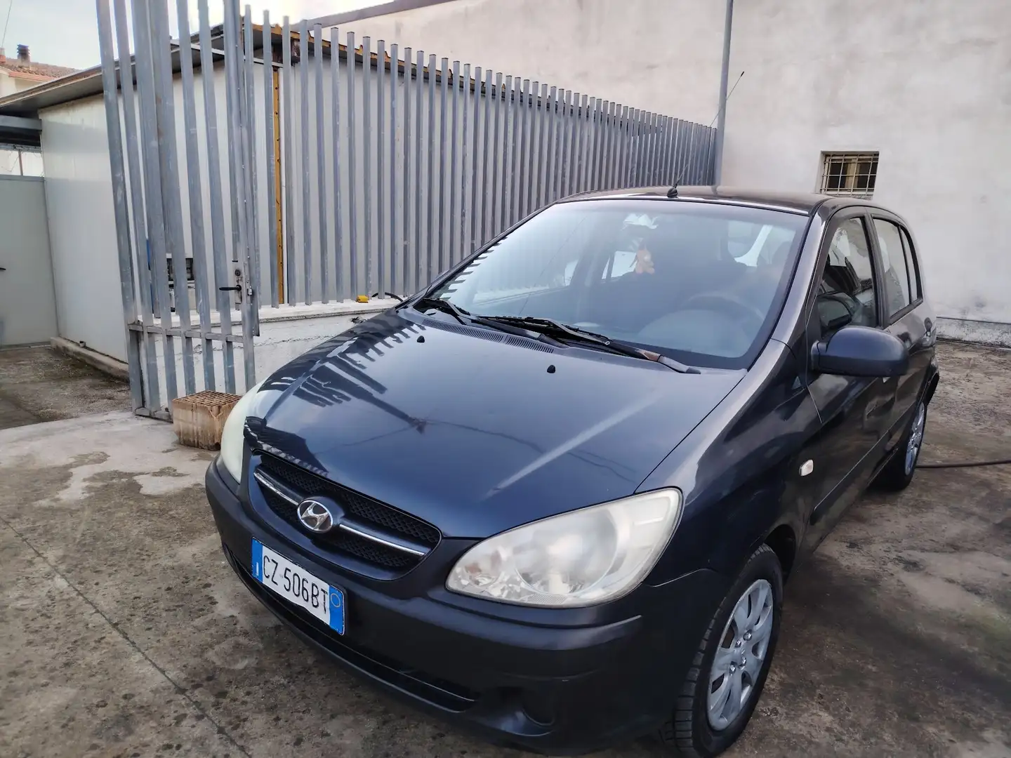 Hyundai Getz 5p 1.5 crdi 16 5 PORTE Gris - 1