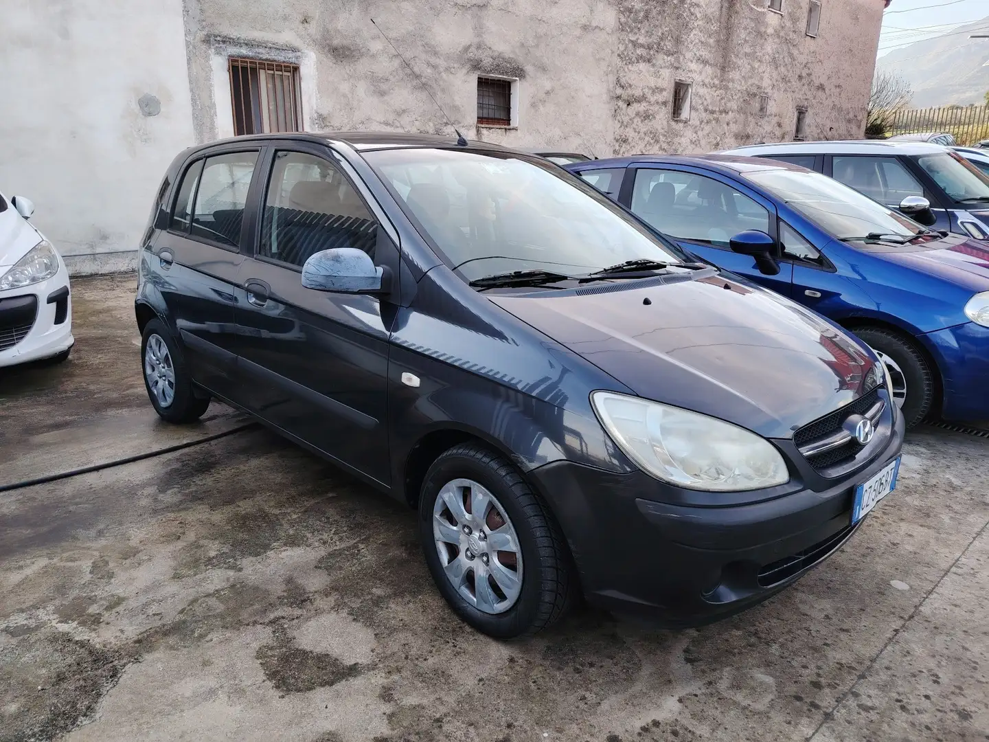 Hyundai Getz 5p 1.5 crdi 16 5 PORTE Gris - 2