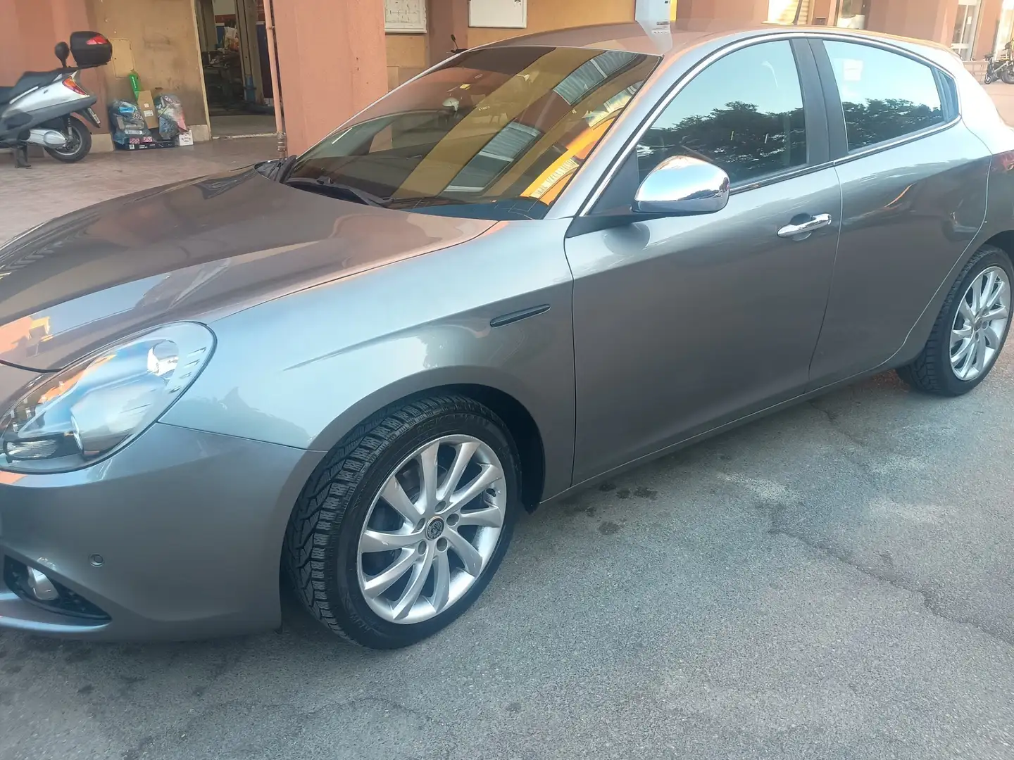 Alfa Romeo Giulietta Giulietta 1.6 JTDm-2 105 CV Exclusive Gris - 2