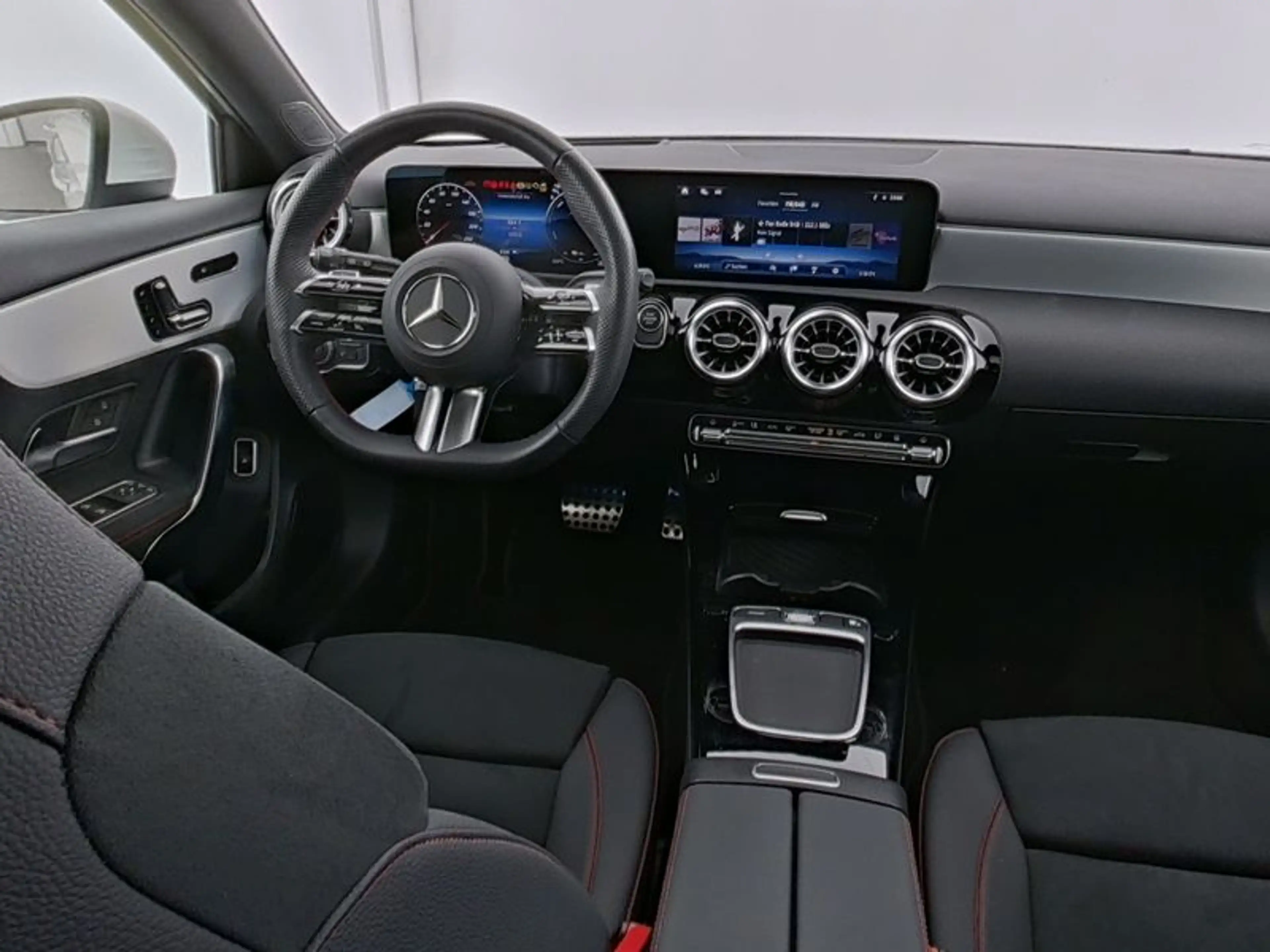 Mercedes-Benz A 250 e , AMG MEMO MULTI 360 DISTR KAMERA PANO — photo 8