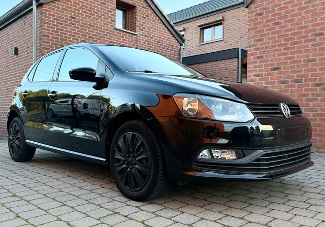 Volkswagen Polo view 3