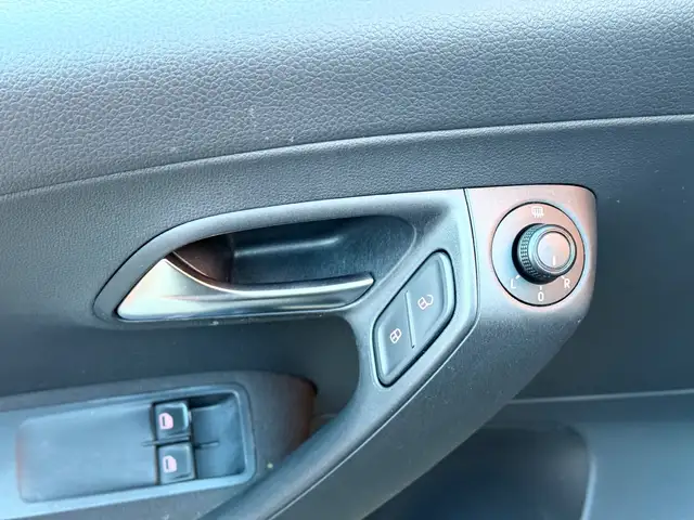 Volkswagen Polo view 9