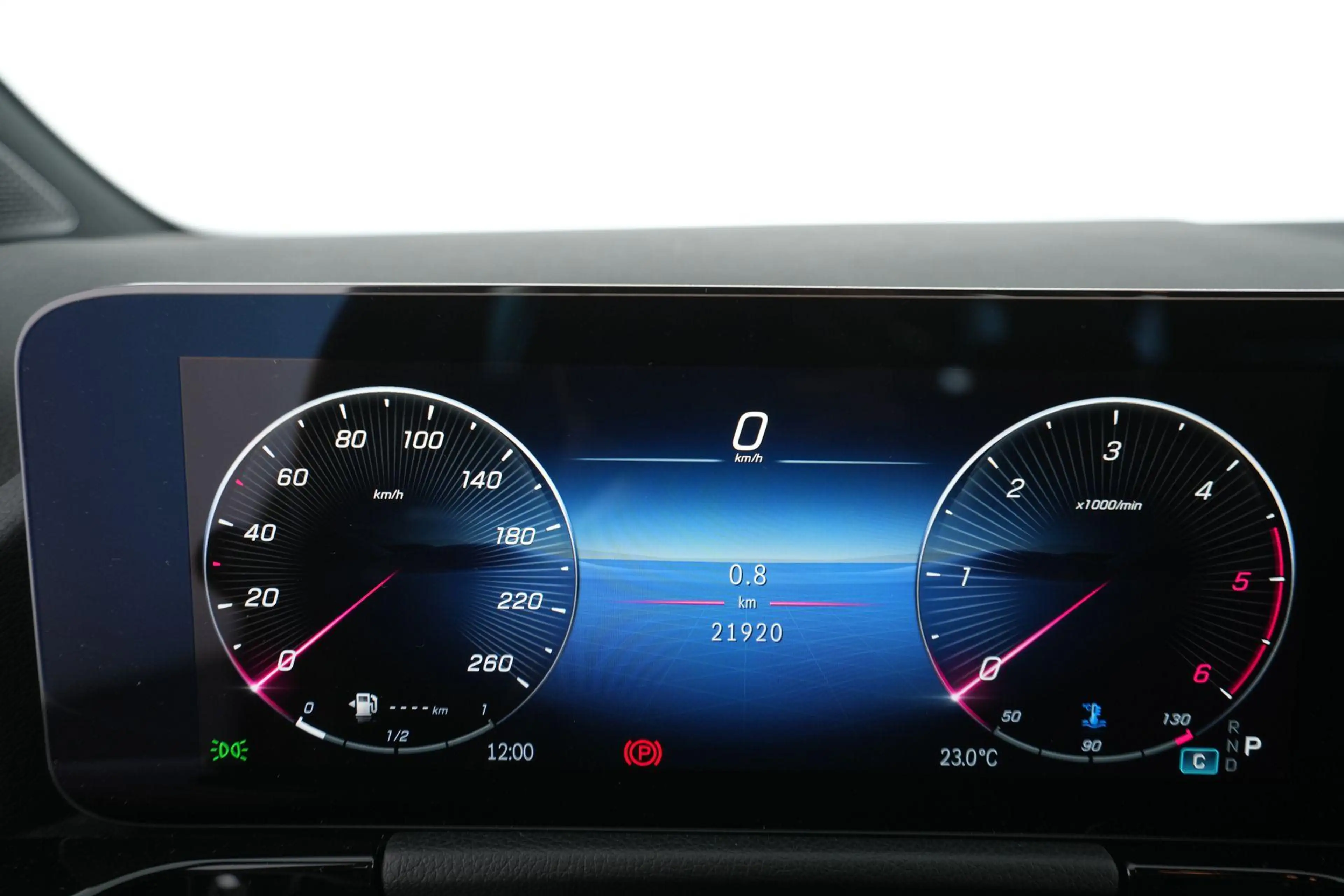 Mercedes-Benz GLA 180 d Progressive — photo 14