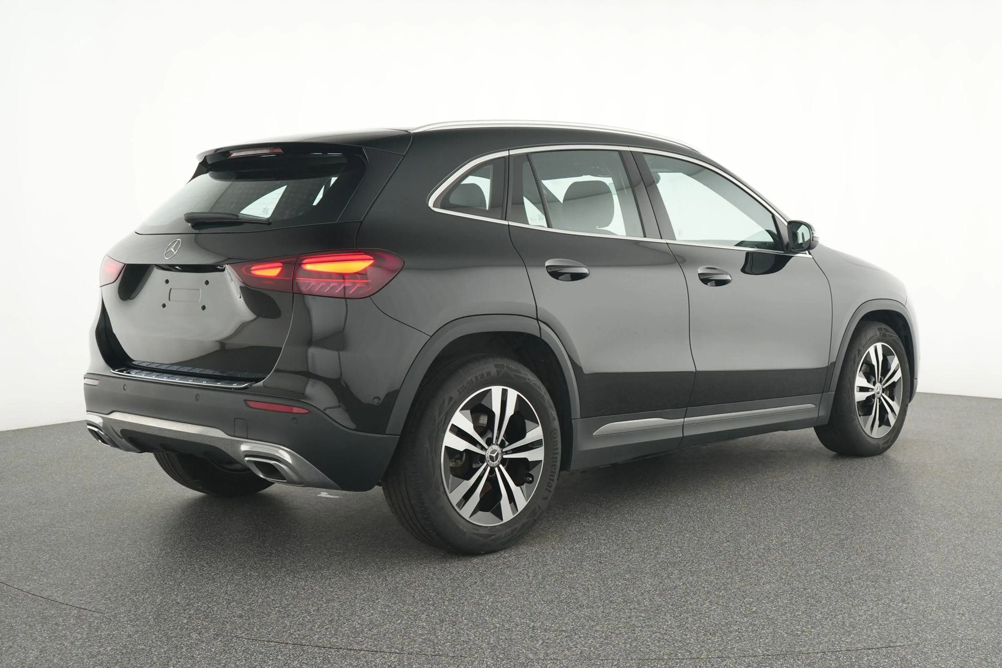 Mercedes-Benz GLA 180 d Progressive — photo 4