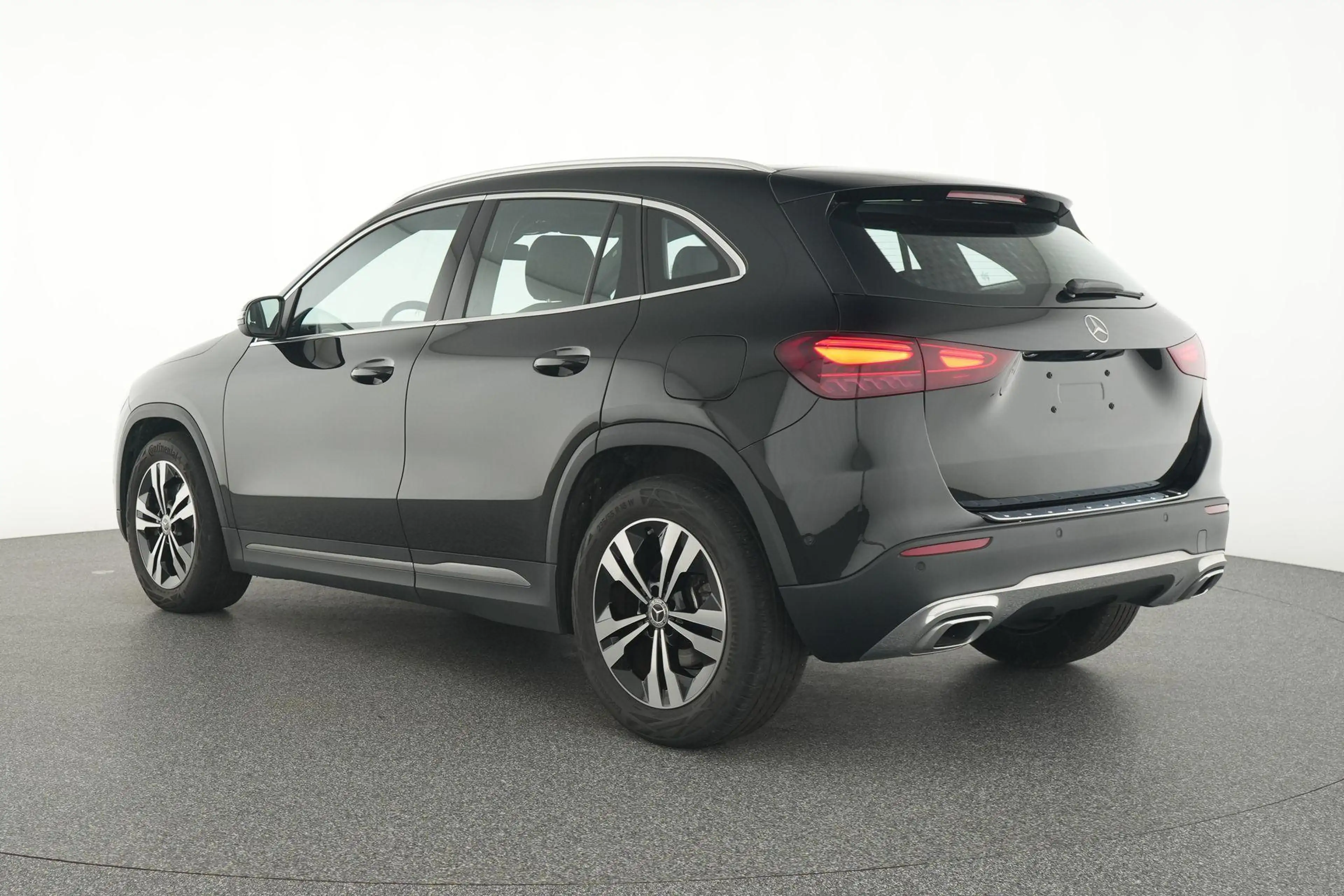 Mercedes-Benz GLA 180 d Progressive — photo 3