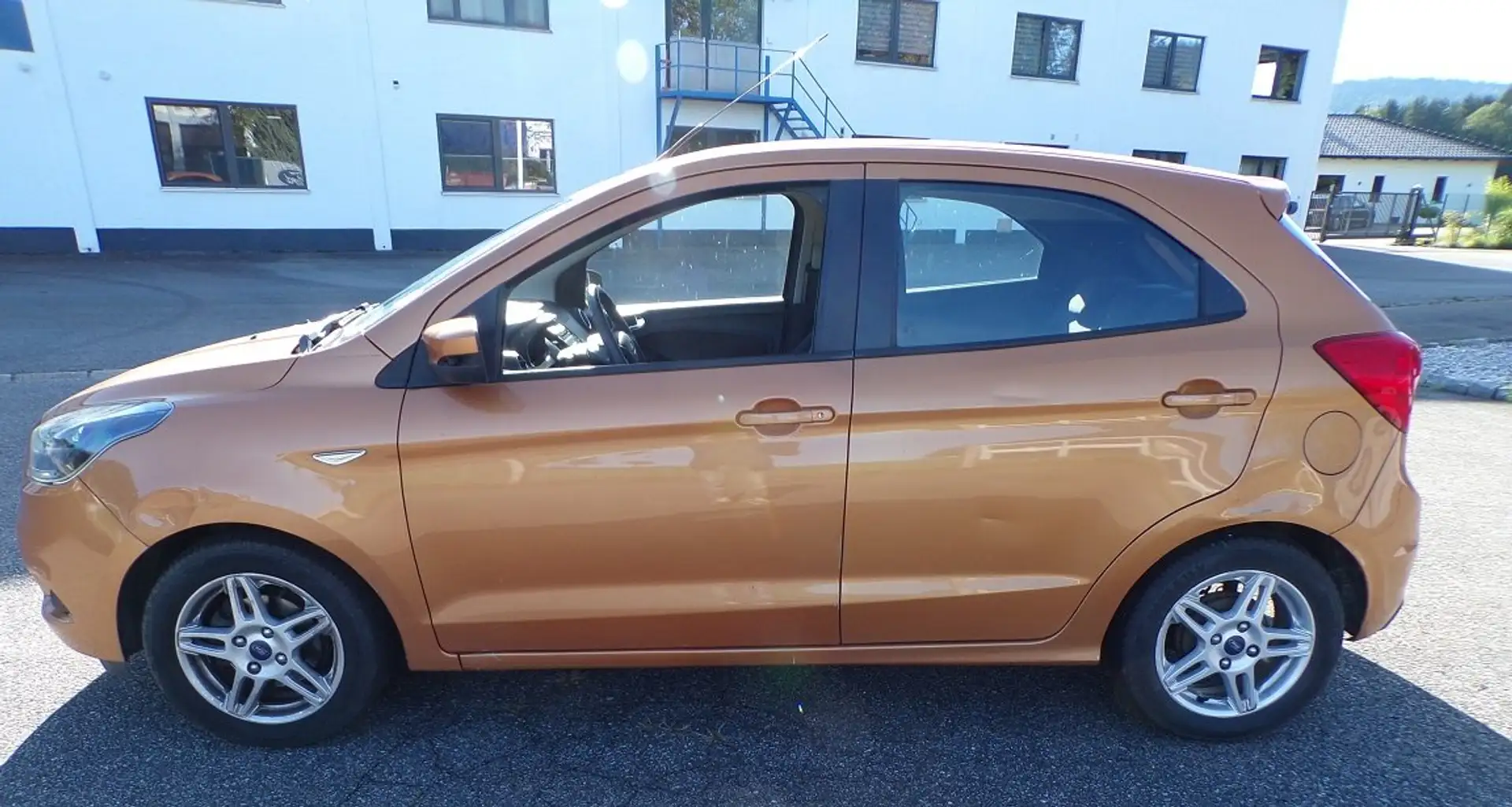 Ford Ka/Ka+ Cool § Sound im Kundenauftrag zu verkaufen Braun - 1