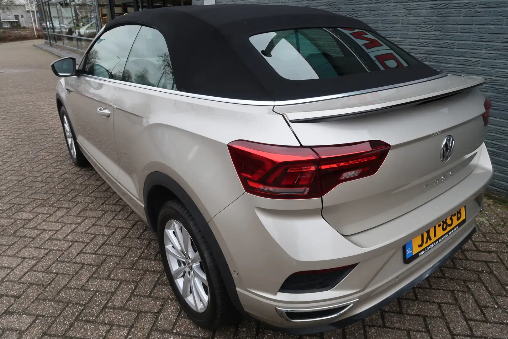 Volkswagen T-Roc Cabrio 1.5 TSI R-Line Goed onderhouden auto Grau - 2