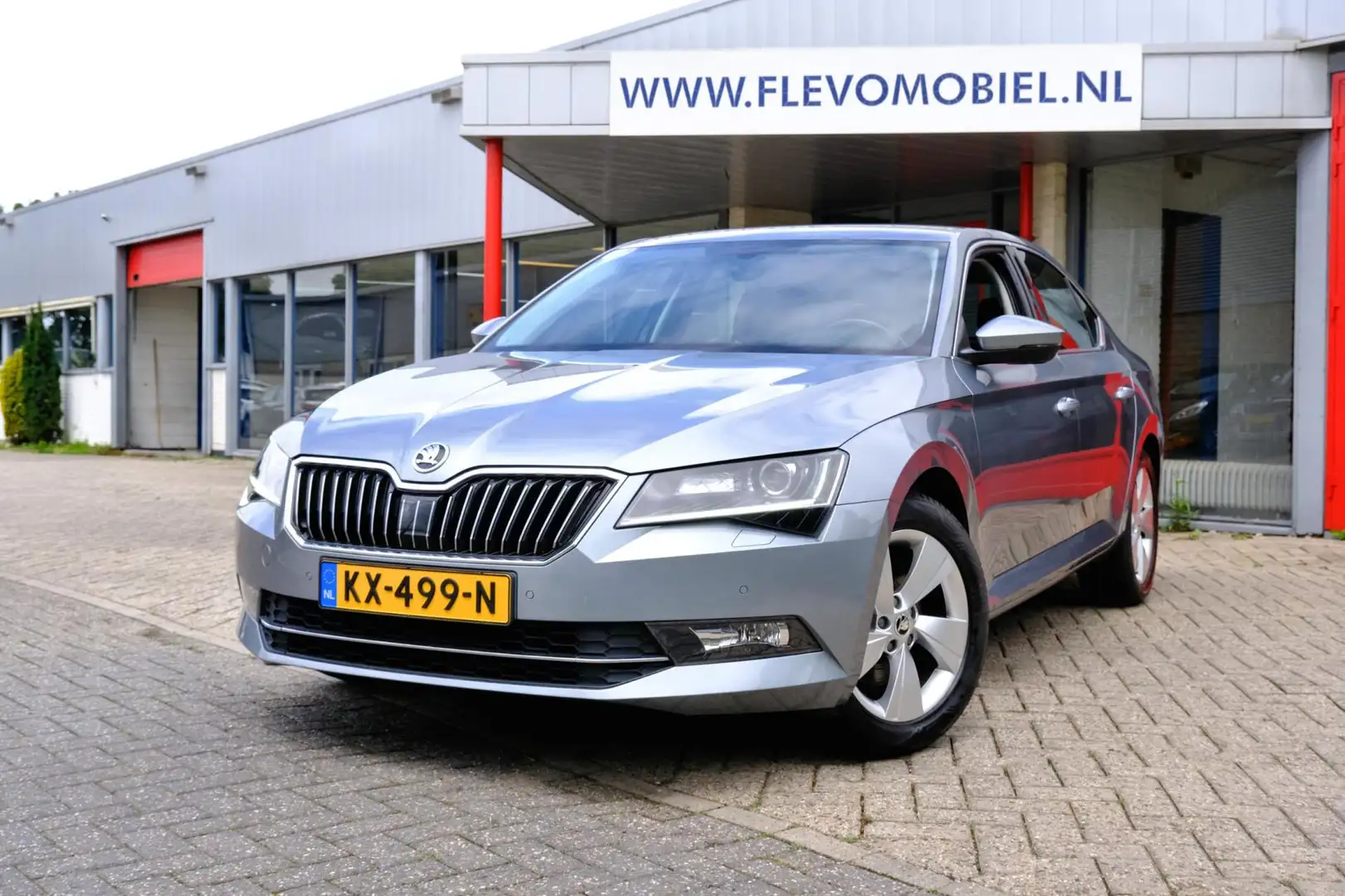 Skoda Superb 1.4 TSI ACT Ambition Business Navi|Clima|Apple Car Grijs - 1