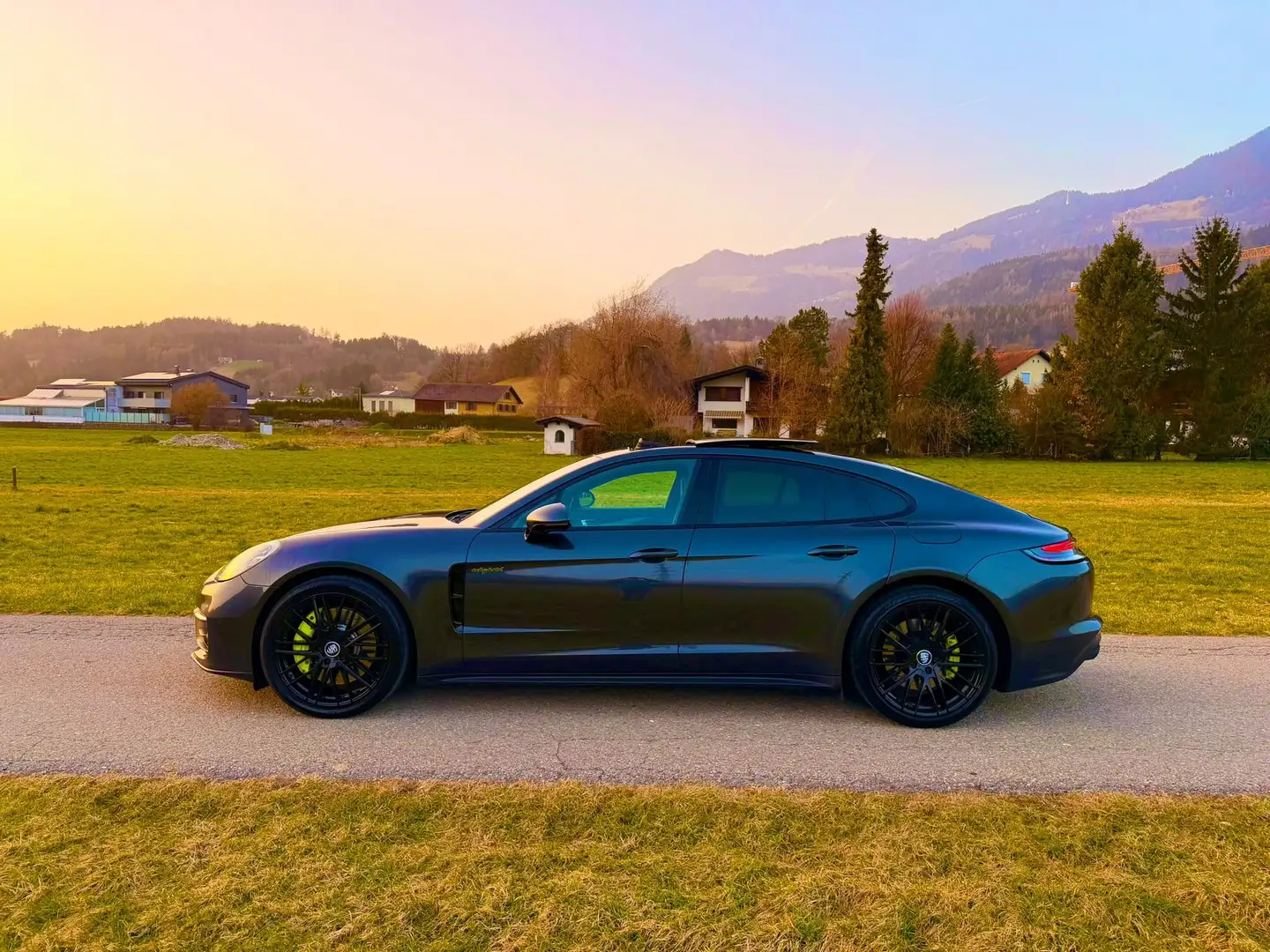 Porsche Panamera 4 E-Hybrid Sportauspuff. PDLS ACC Luft BOSE Pano Grau - 2