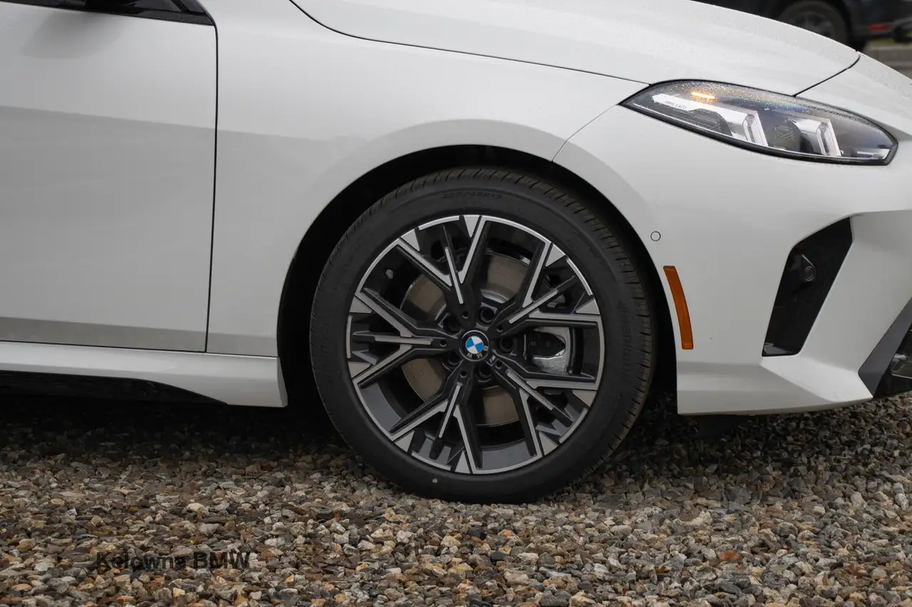 BMW 2 Series photo BMW 2 Series