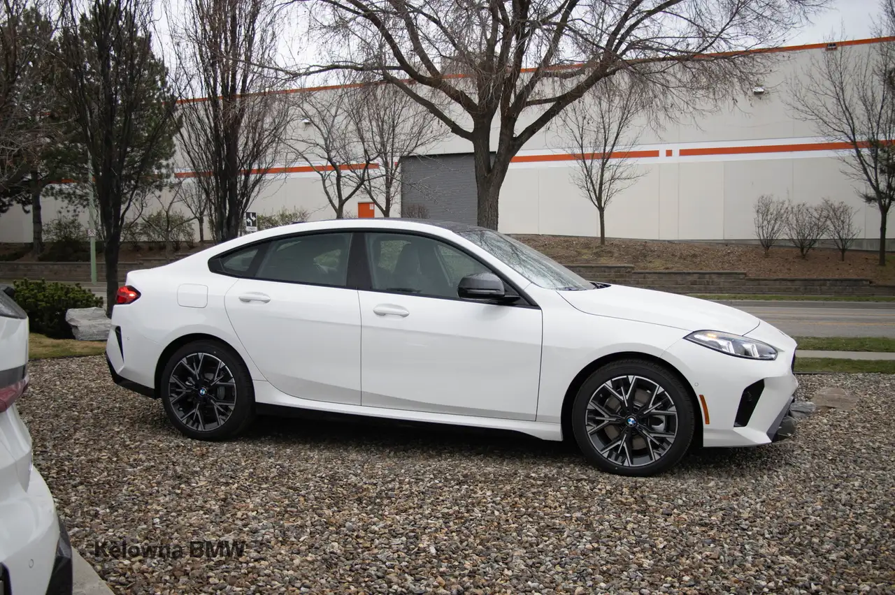 BMW 2 Series photo BMW 2 Series