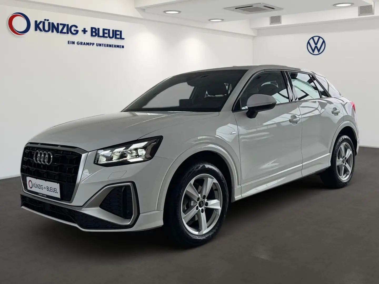Audi Q2 S line 35 TFSI 110(150) kW(PS) S tronic Weiß - 1