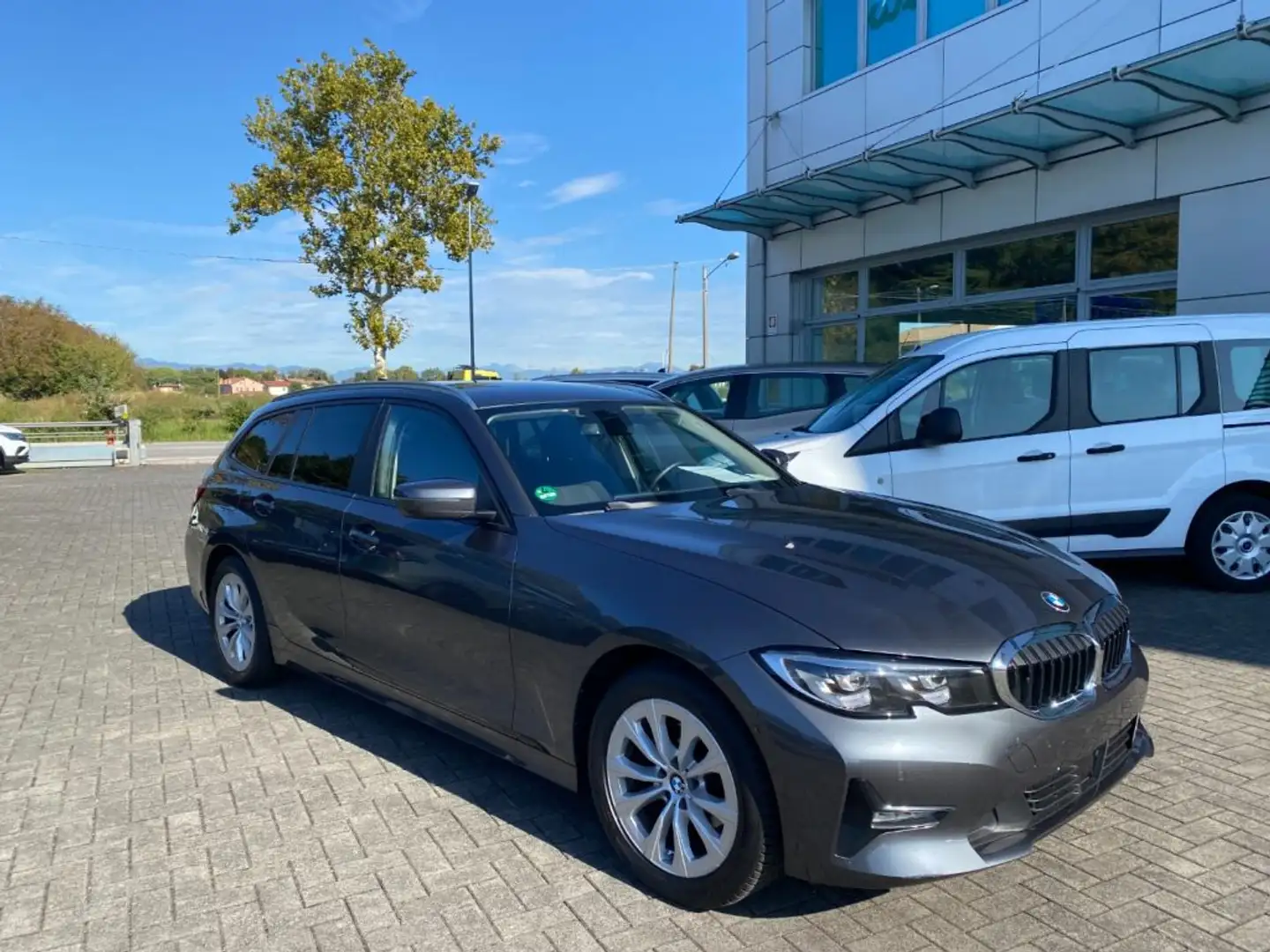 BMW 318 d Touring Business Advantage aut. Grigio - 1