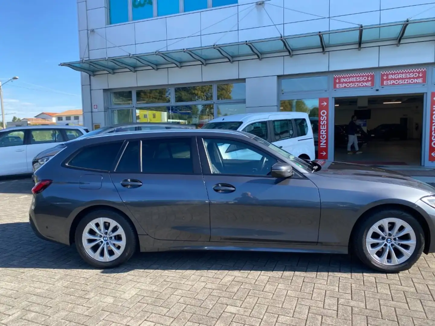 BMW 318 d Touring Business Advantage aut. Grigio - 2