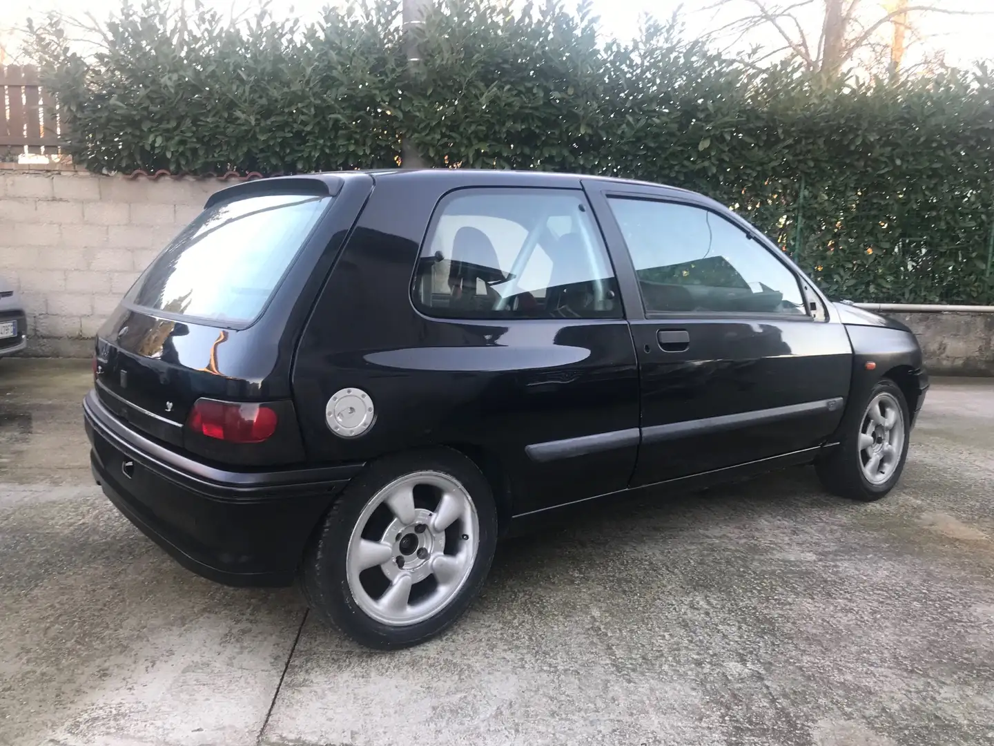 Renault Clio 3p 1.8 16v cat. Fekete - 1