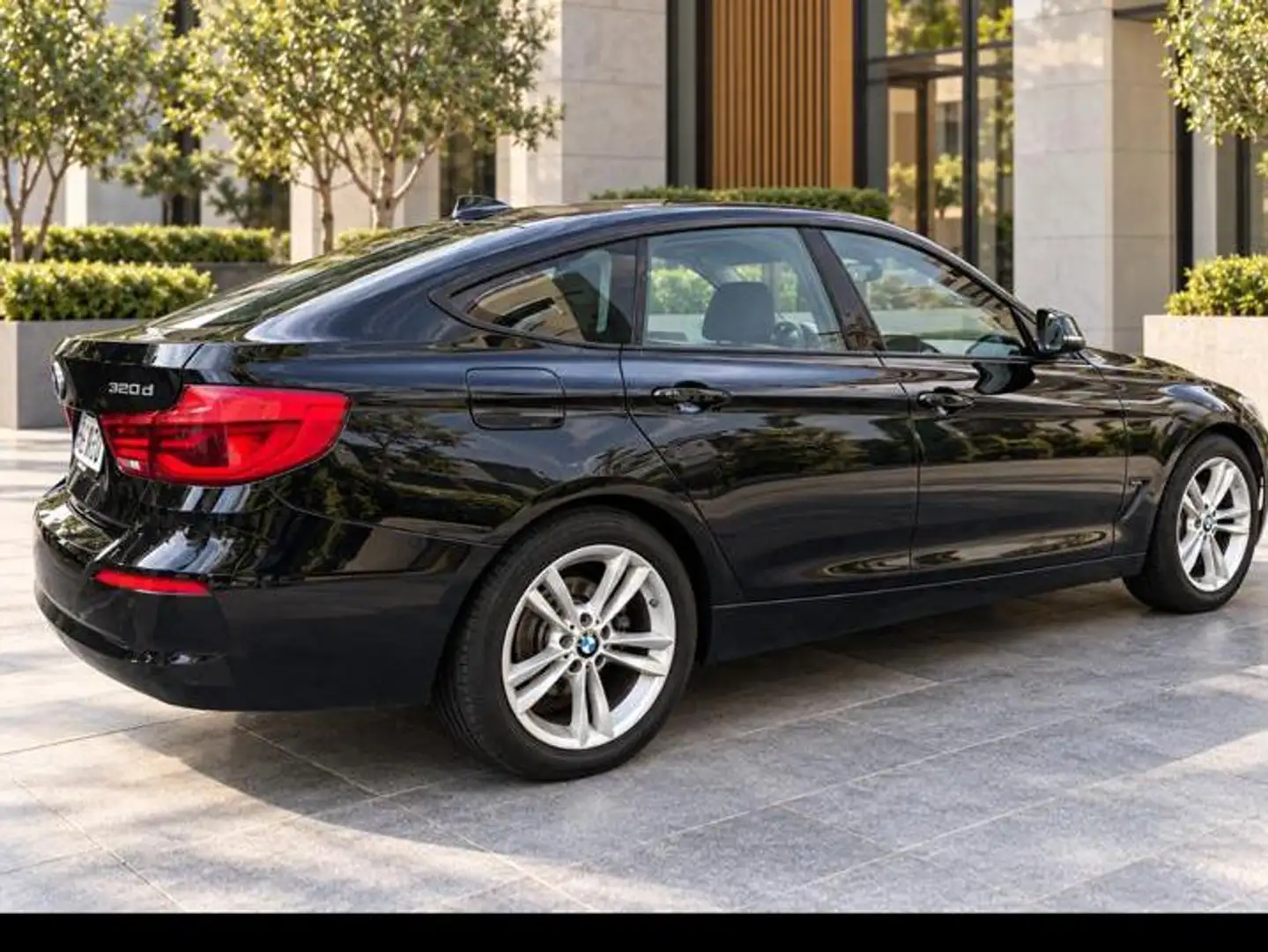 BMW 320 320dA Negro - 1