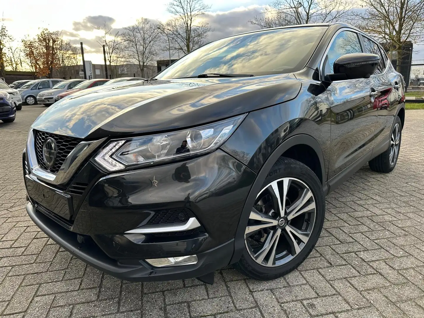 Nissan Qashqai Qashqai 1.2 DIG-T Xtronic N-Connecta Black - 1
