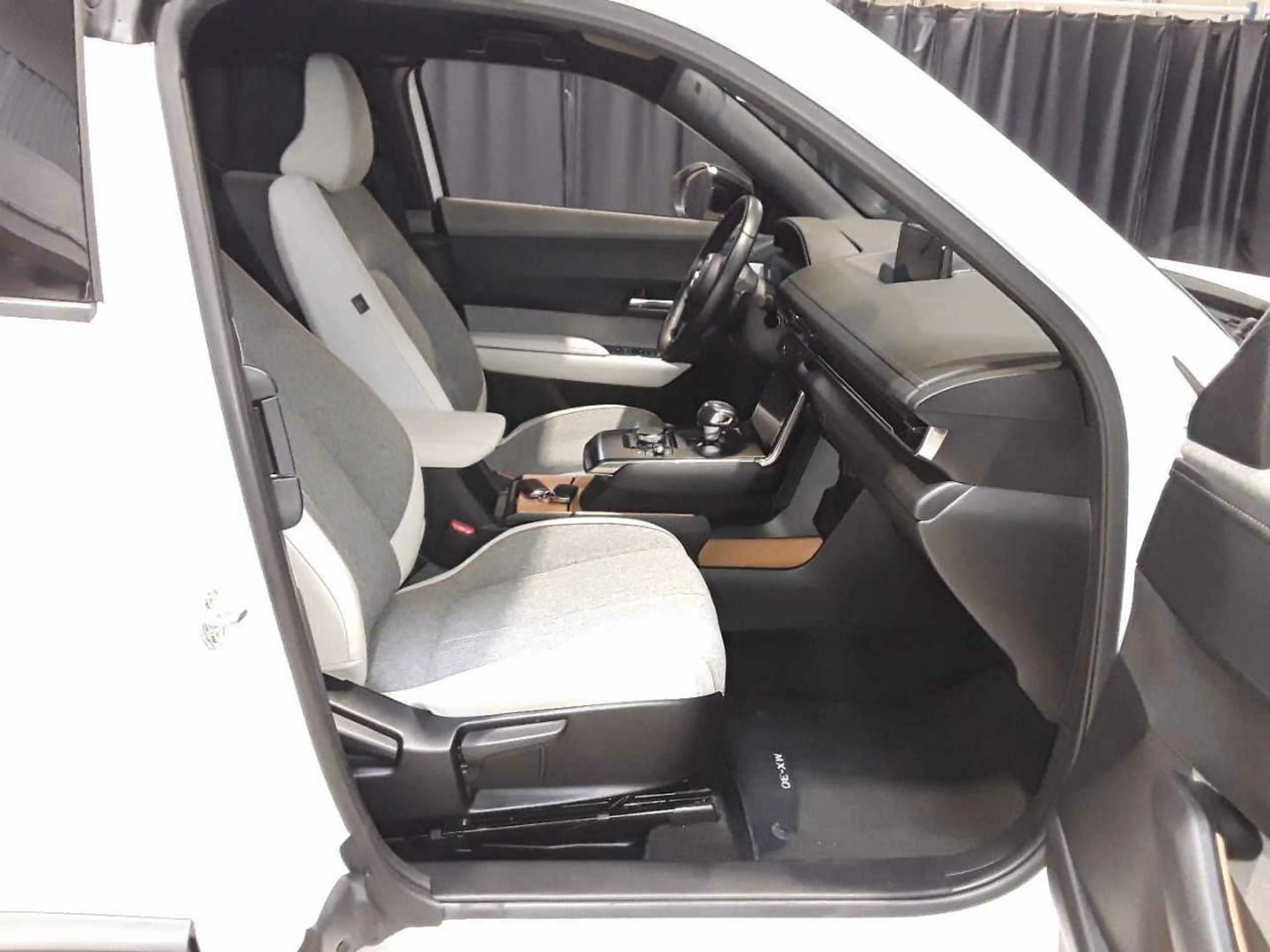 Mazda MX-30 NAVI KLIMAAUT RADIO AID TEMPO MFL SHZ VC PDC HUD DAB KAMERA LED RFK T-Leder — photo 6