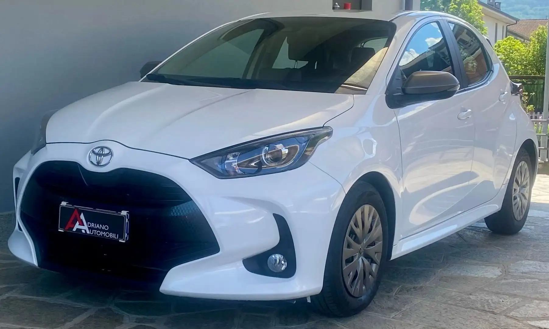 Toyota Yaris 1.0 5 porte Active Nero - 1