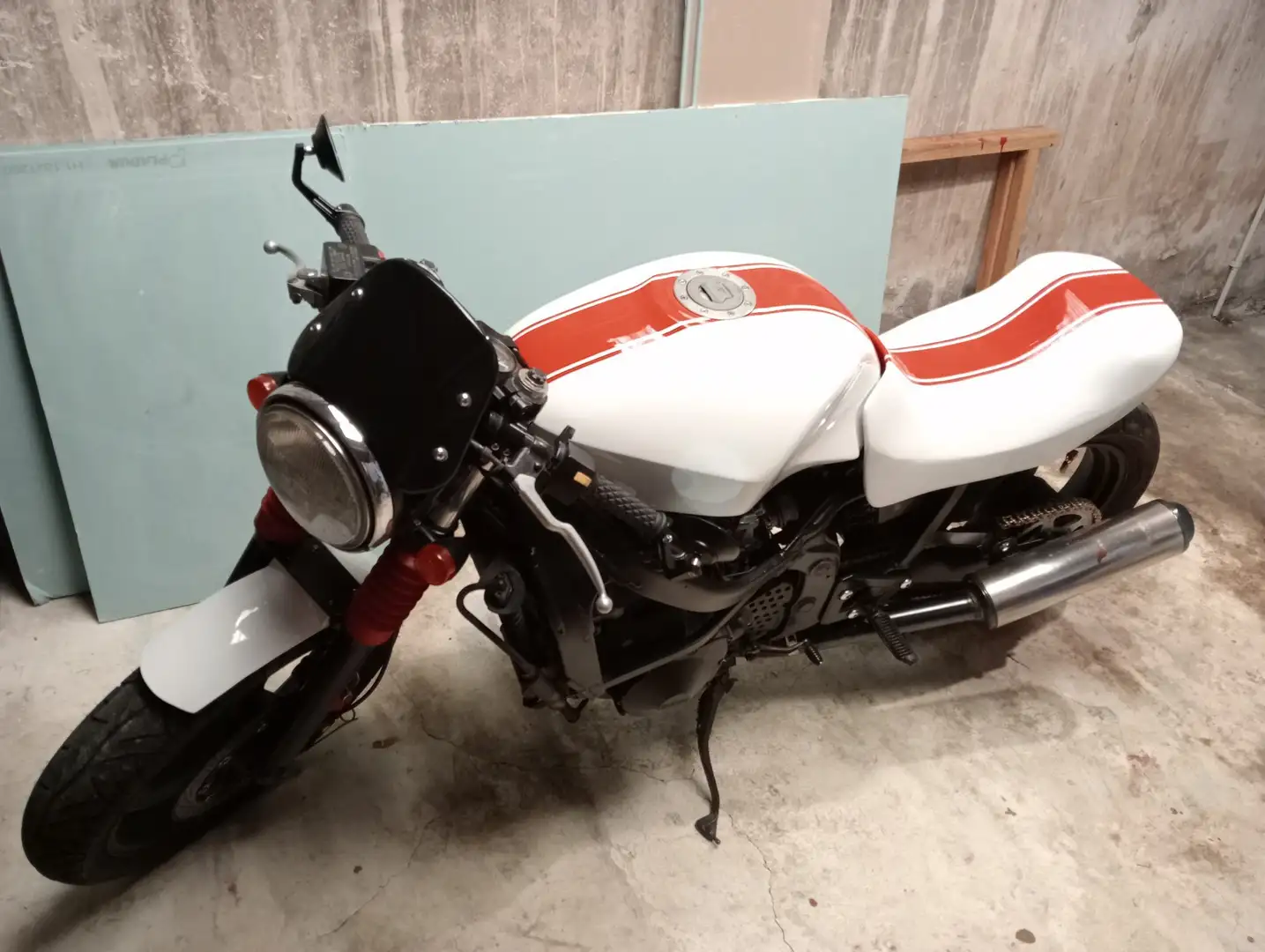 Suzuki GSX 750 Alb - 2