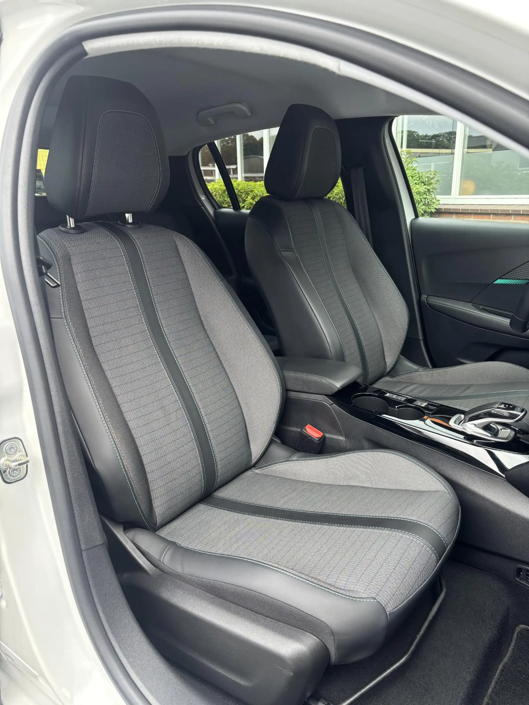 Peugeot e-208 EV Allure Pack 50 kWh — photo 15