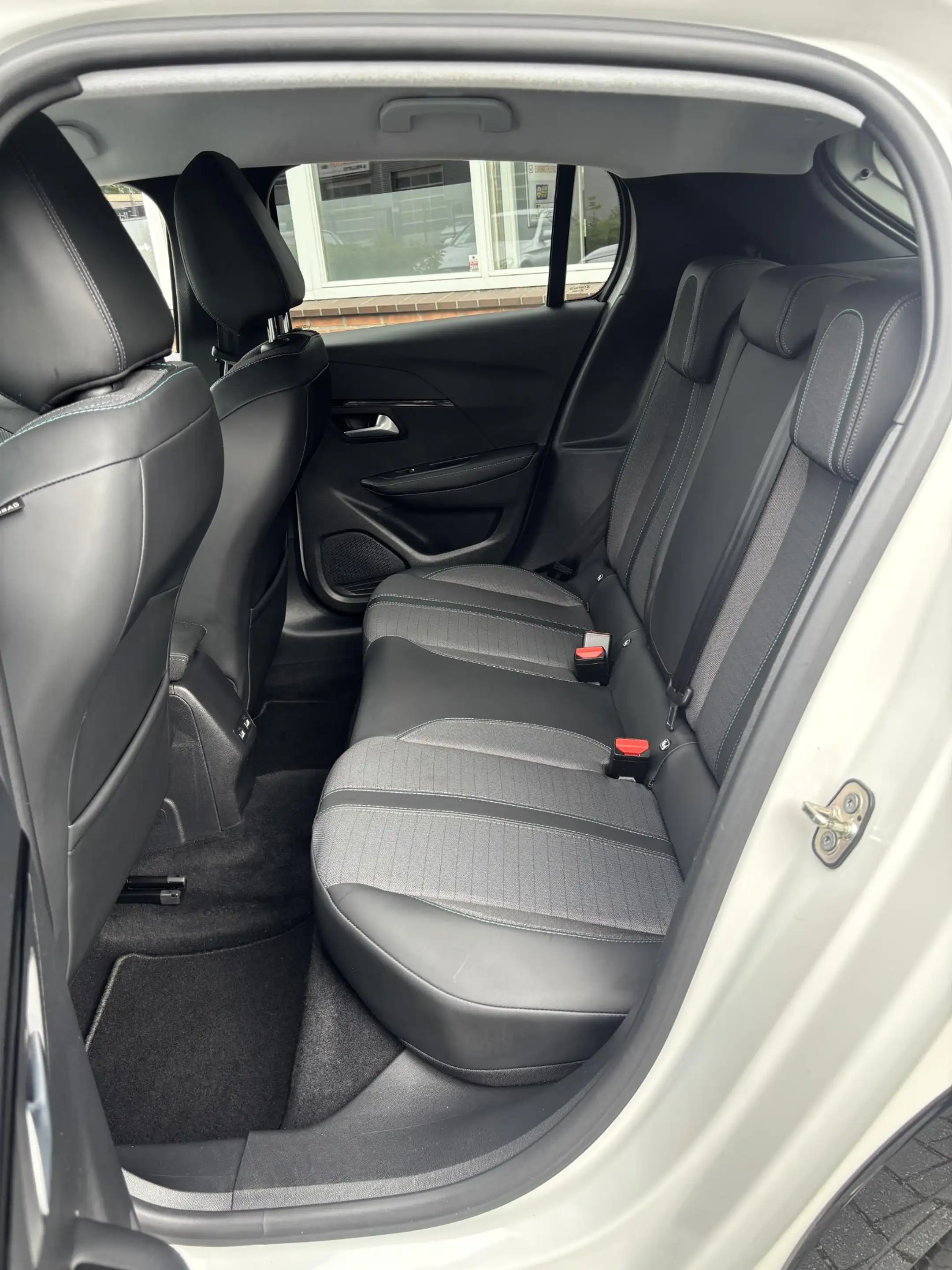 Peugeot e-208 EV Allure Pack 50 kWh — photo 3