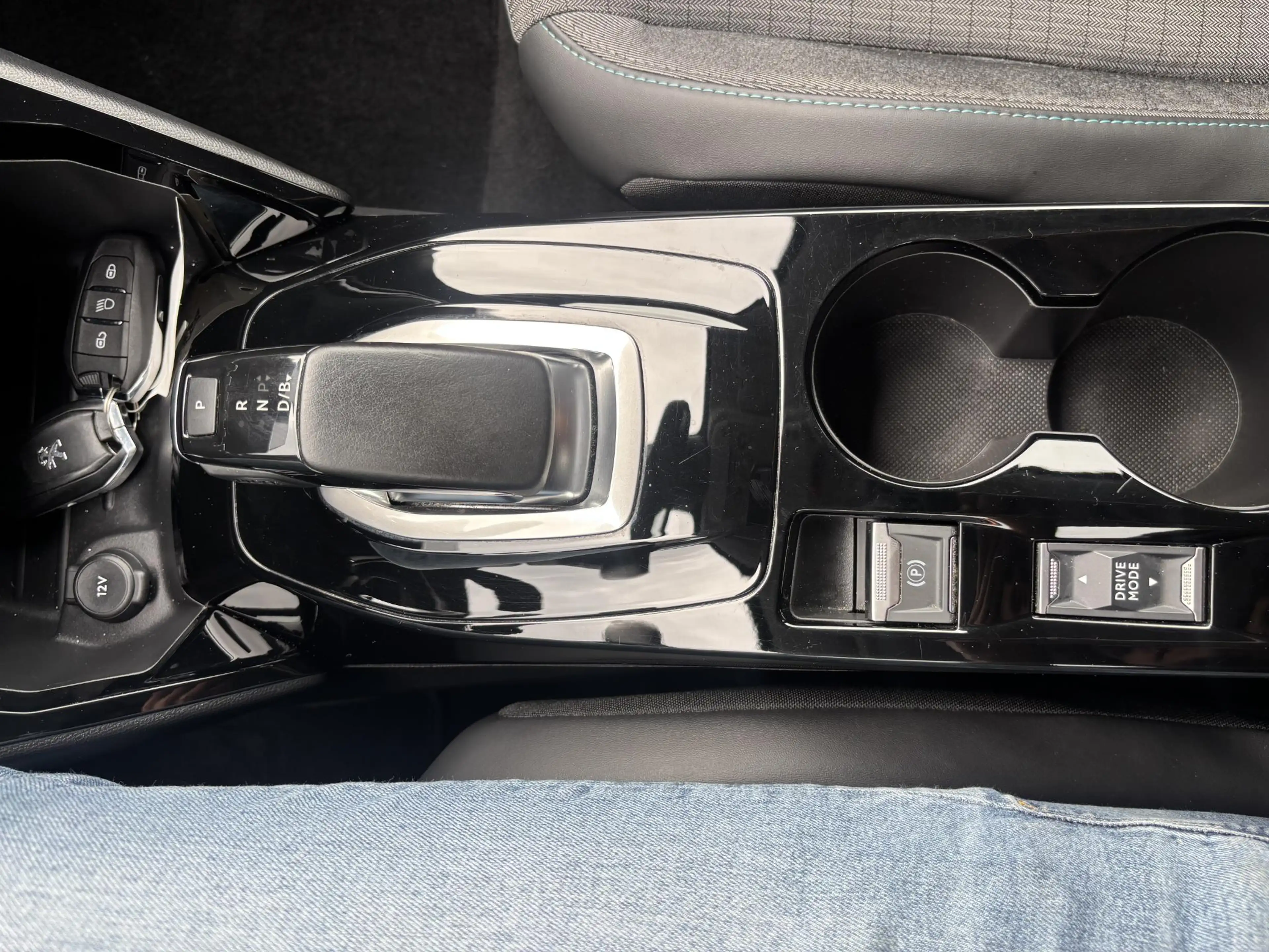 Peugeot e-208 EV Allure Pack 50 kWh — photo 11