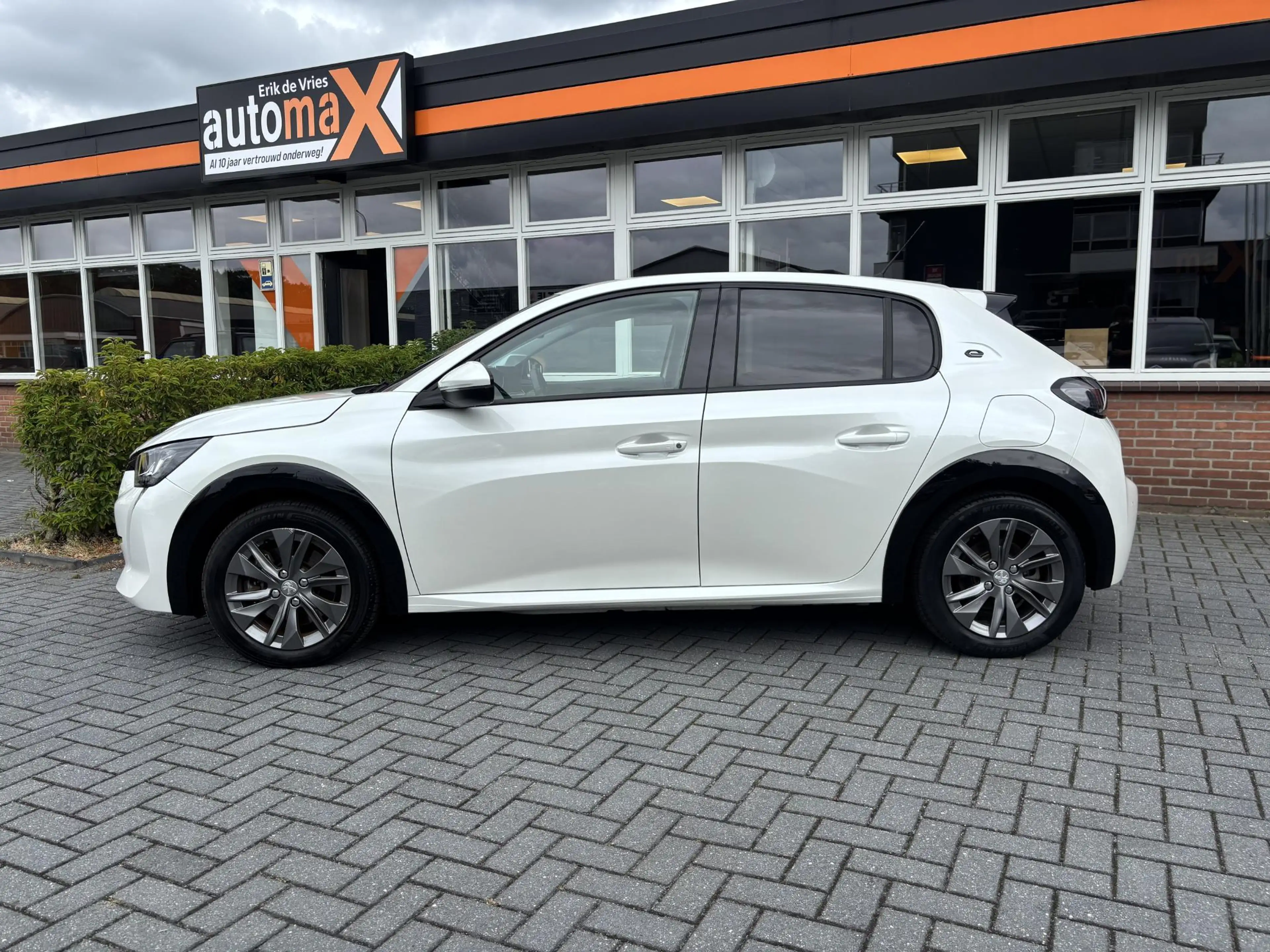 Peugeot e-208 EV Allure Pack 50 kWh — photo 8