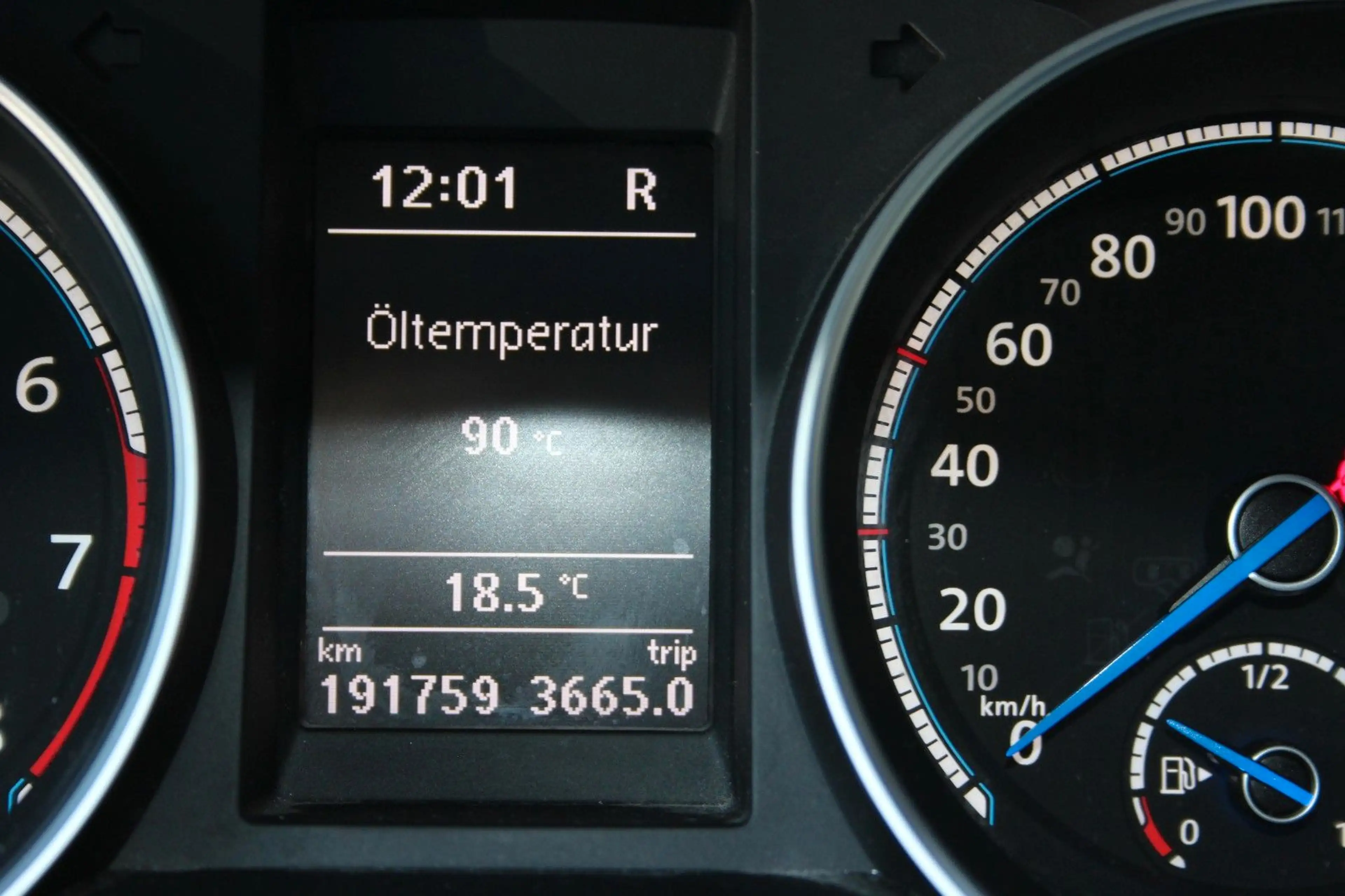 Volkswagen Scirocco 2.0 TSI R — photo 8