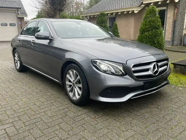 Mercedes-Benz E 200 d AVANTGARDE NAVI CAMERA LED