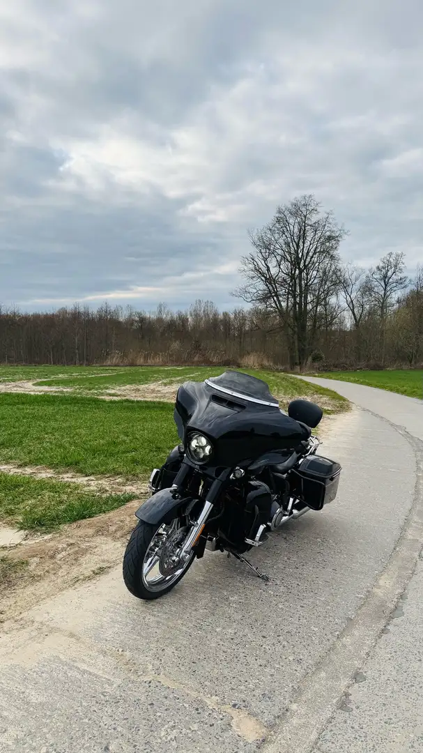 Harley-Davidson Street Glide CVO (FLHXSE) (carbon crystal with phantom flames) Zwart - 1