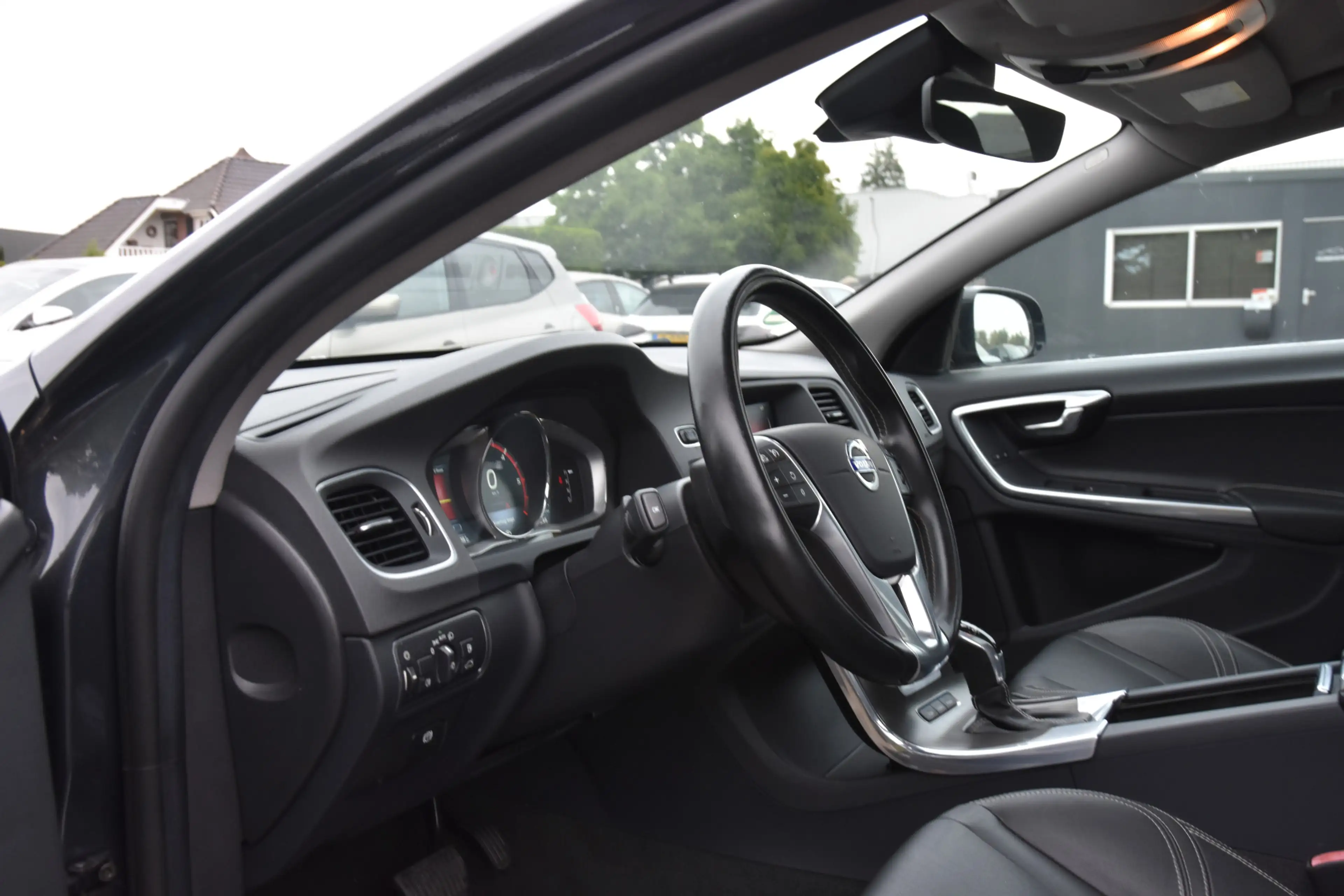 Volvo V60 2.4 D6 AWD Plug-In Hybrid Summum EXPORT / BUSINESS — photo 5