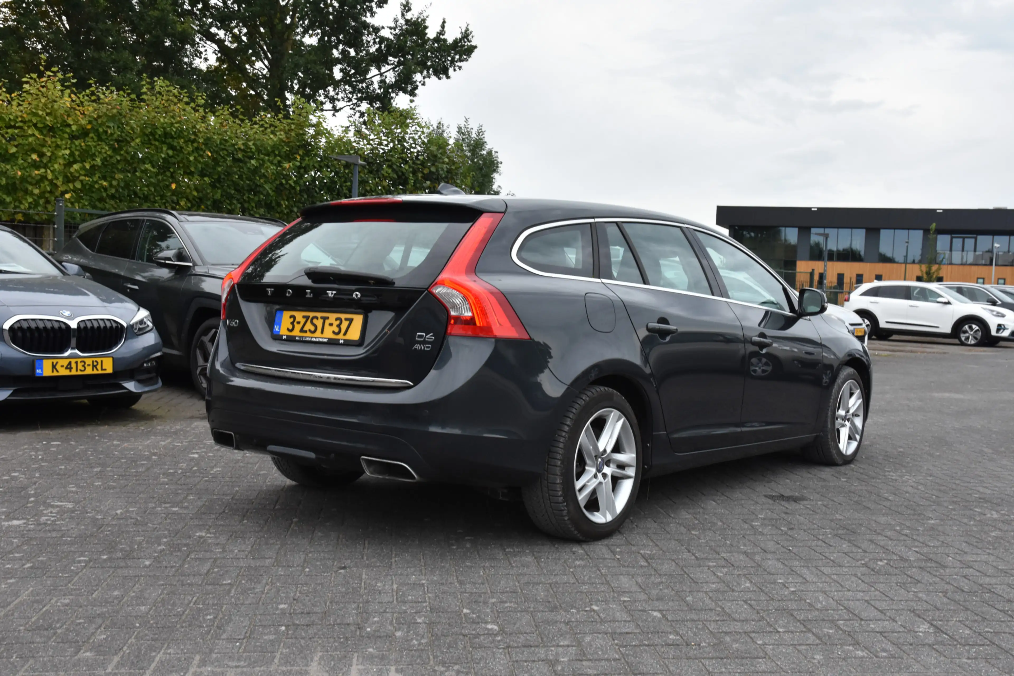 Volvo V60 2.4 D6 AWD Plug-In Hybrid Summum EXPORT / BUSINESS — photo 3