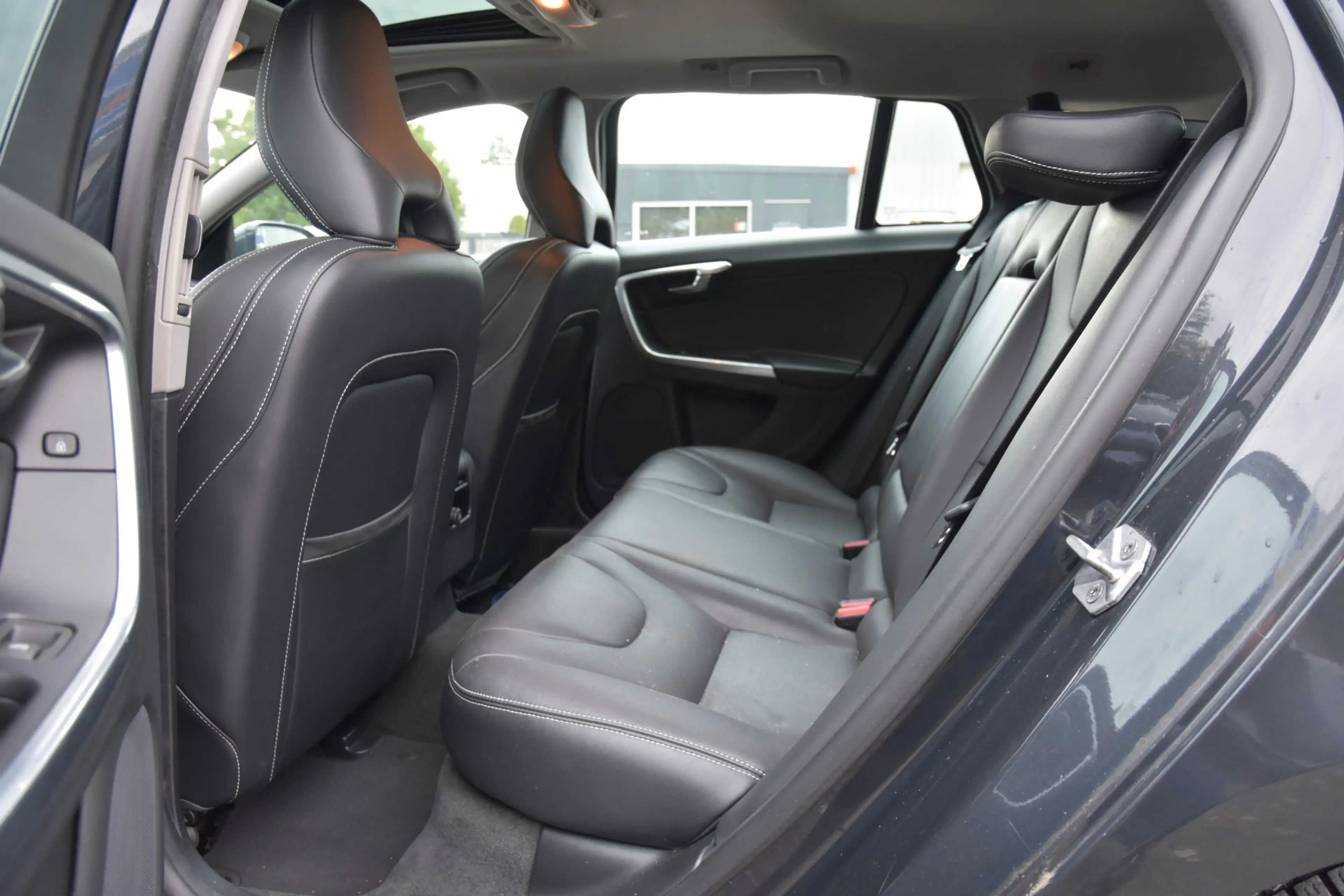 Volvo V60 2.4 D6 AWD Plug-In Hybrid Summum EXPORT / BUSINESS — photo 7