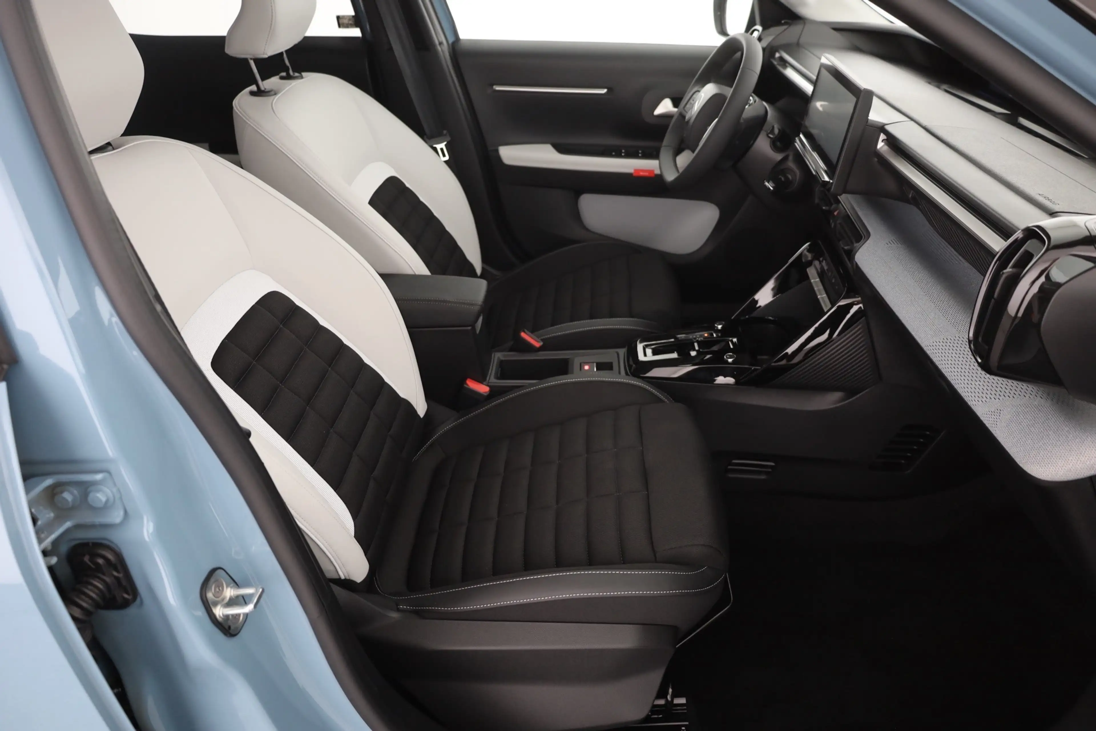 Citroen C3 Aircross Max Hybrid 145 Aut. LED Navi Kamera — photo 23