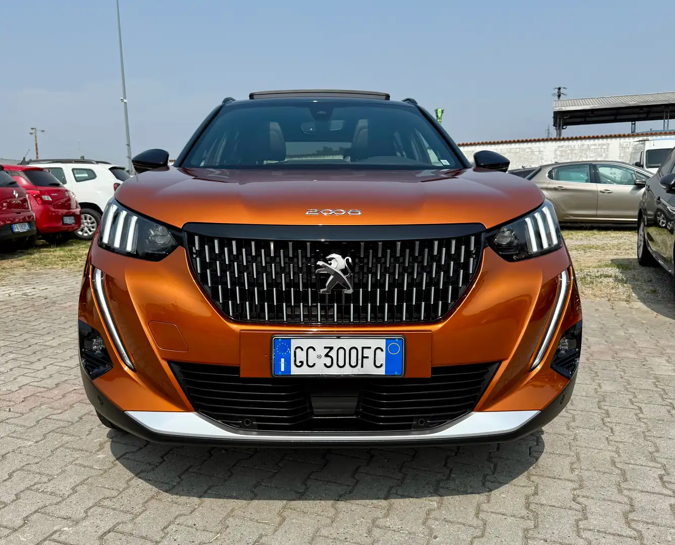 Peugeot 2008 1.2 puretech GT Line s&s ** 28.000 km ** Arancione - 2