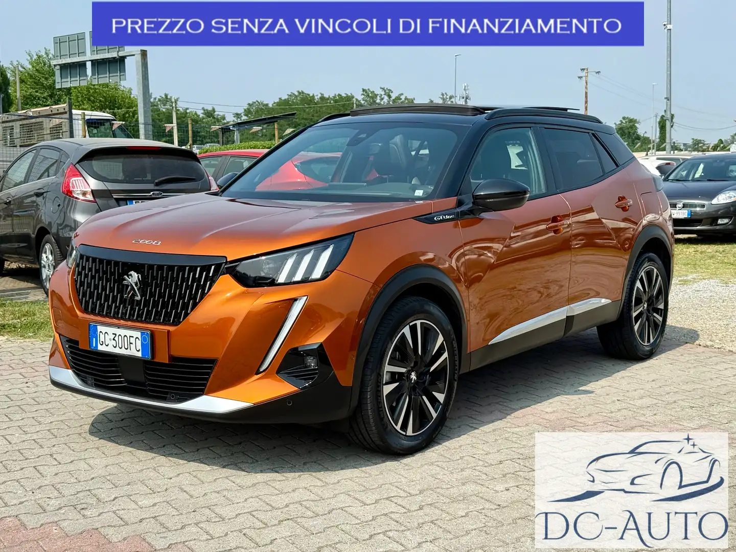 Peugeot 2008 1.2 puretech GT Line s&s ** 28.000 km ** Arancione - 1
