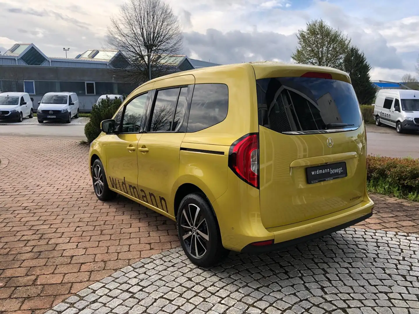 Mercedes-Benz T-Klasse T 180 d Navi PDC KAM AUT SHZ KlimaA SpurH FLA Gelb - 2