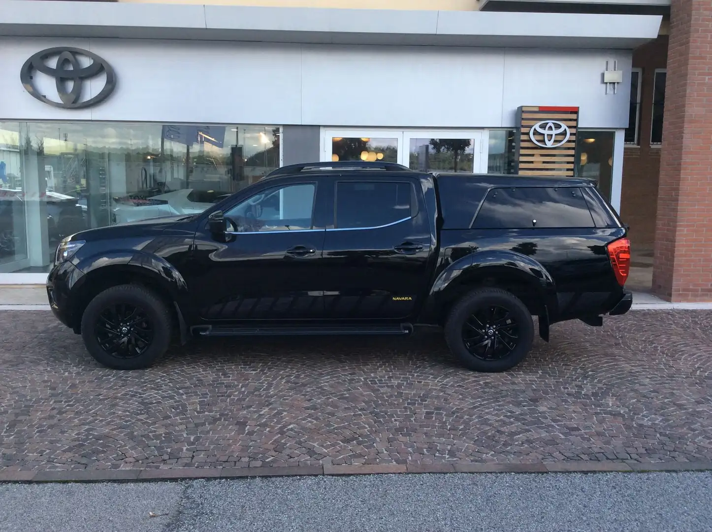 Nissan Navara Navara 2.3 dCi 190 CV 7AT 4WD Double Cab N-Connec Schwarz - 2