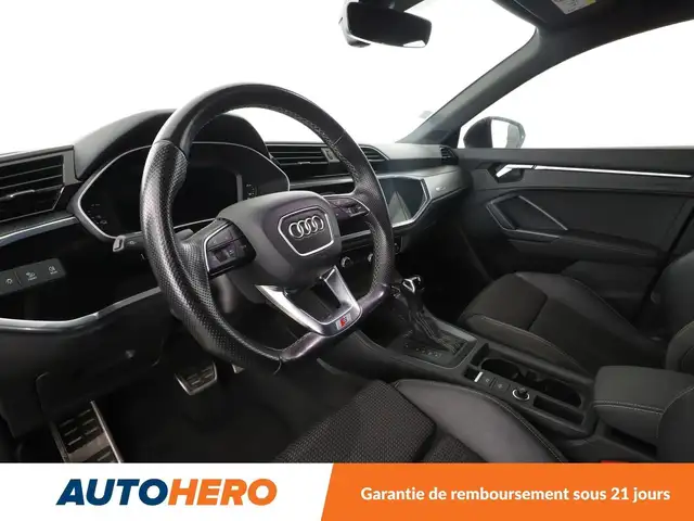 Audi Q3 view 11