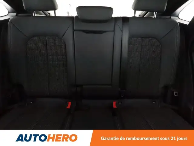 Audi Q3 view 15