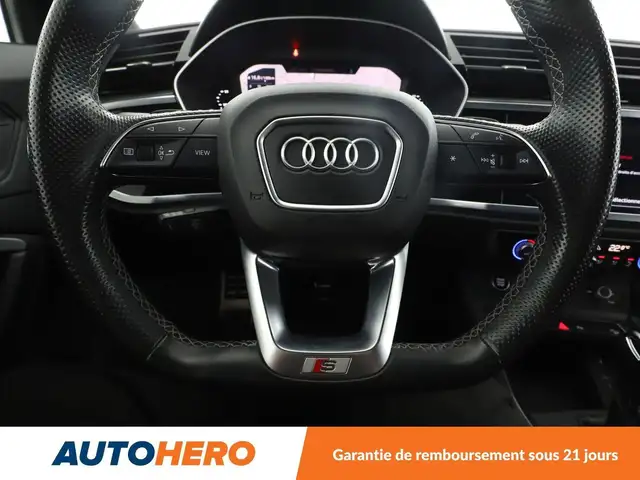 Audi Q3 view 19