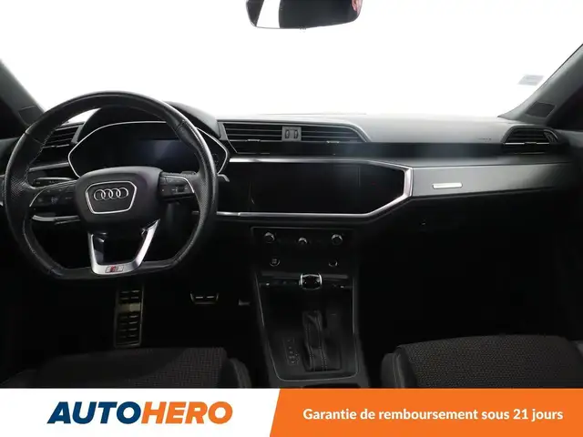 Audi Q3 view 12