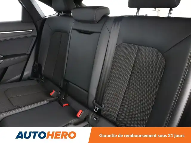 Audi Q3 view 14